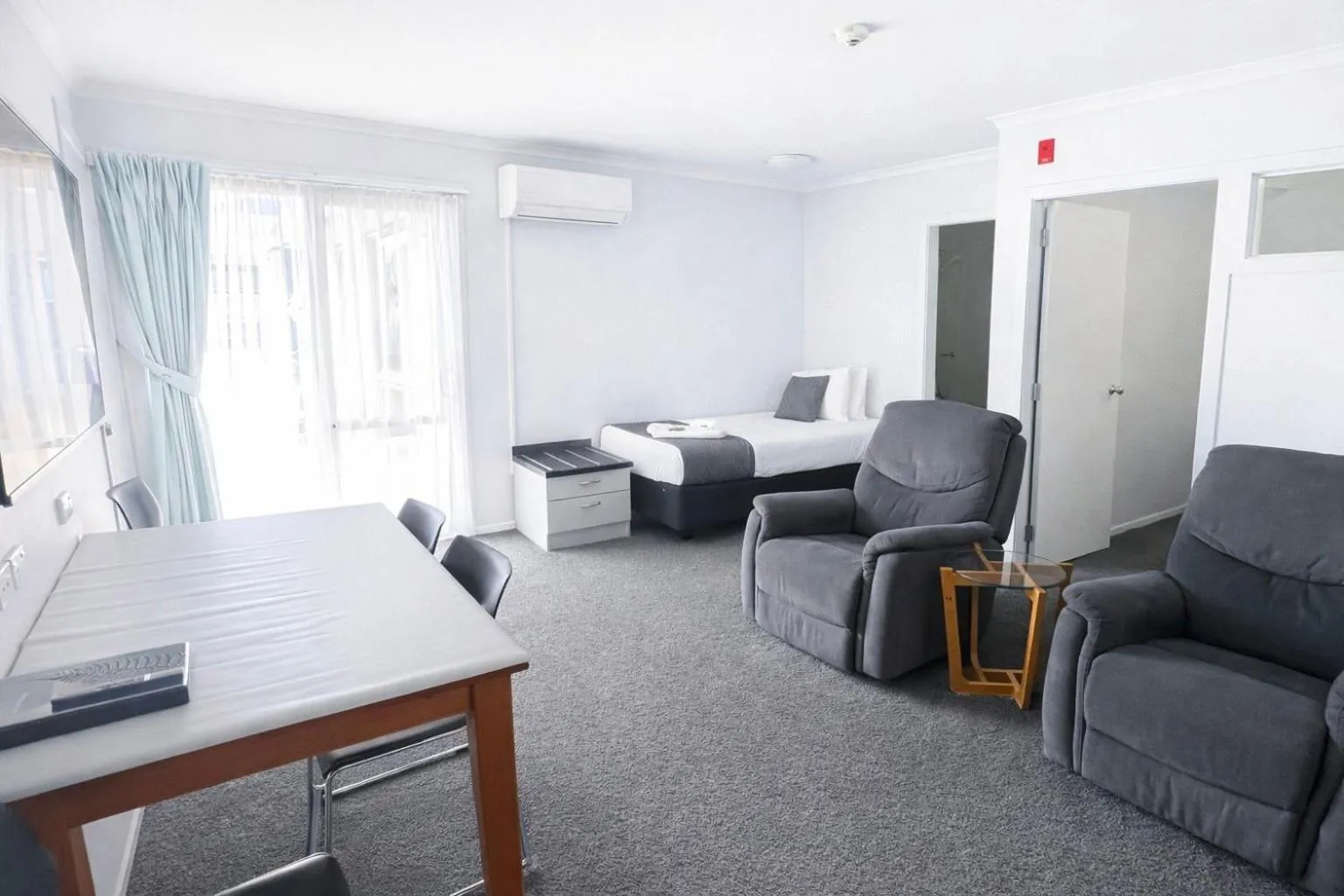 Living room in BKs Premier Motel Esplanade