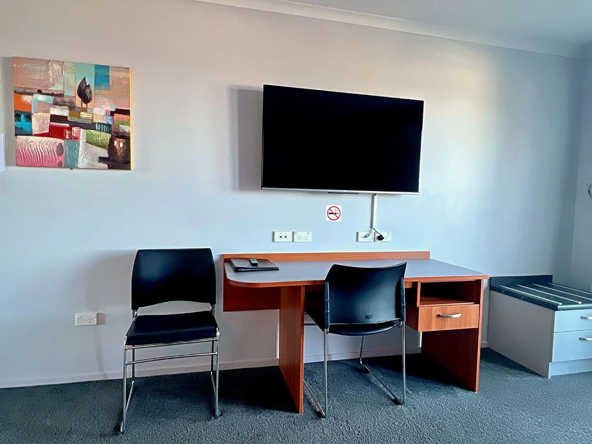 TV and multimedia in BKs Premier Motel Esplanade