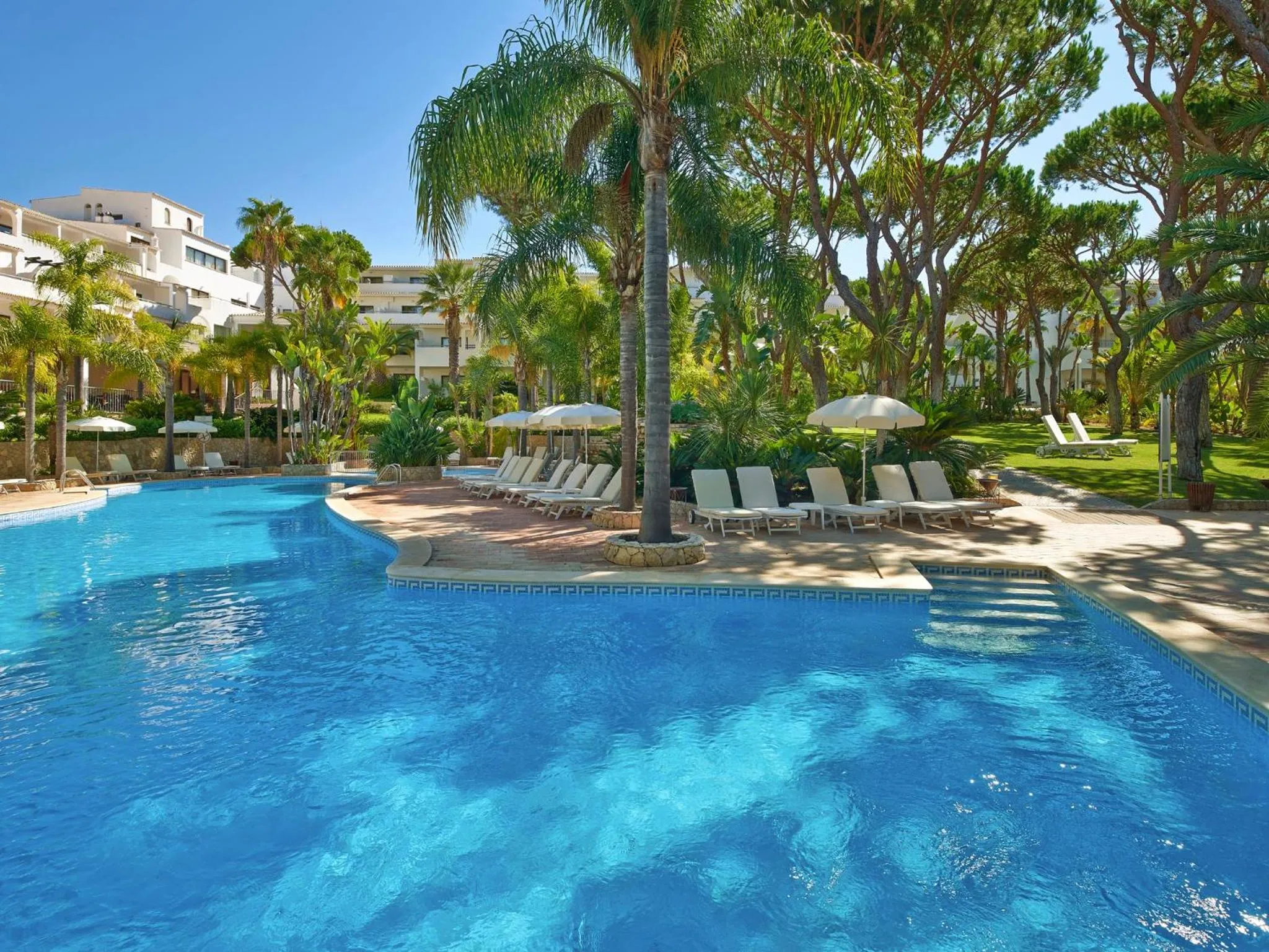 Swimming pool in Vale Do Garrao Villas