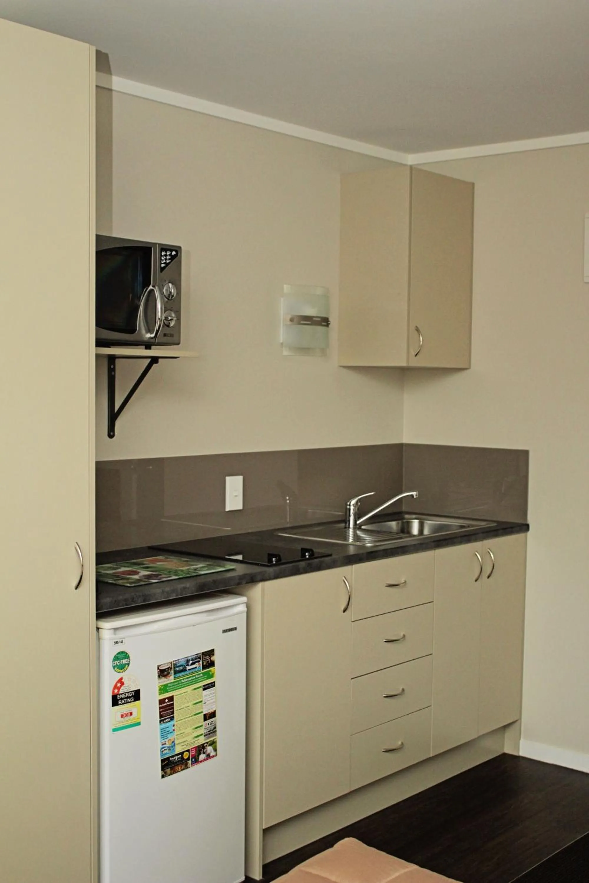 Kitchen or kitchenette in Aspree Motor Inn