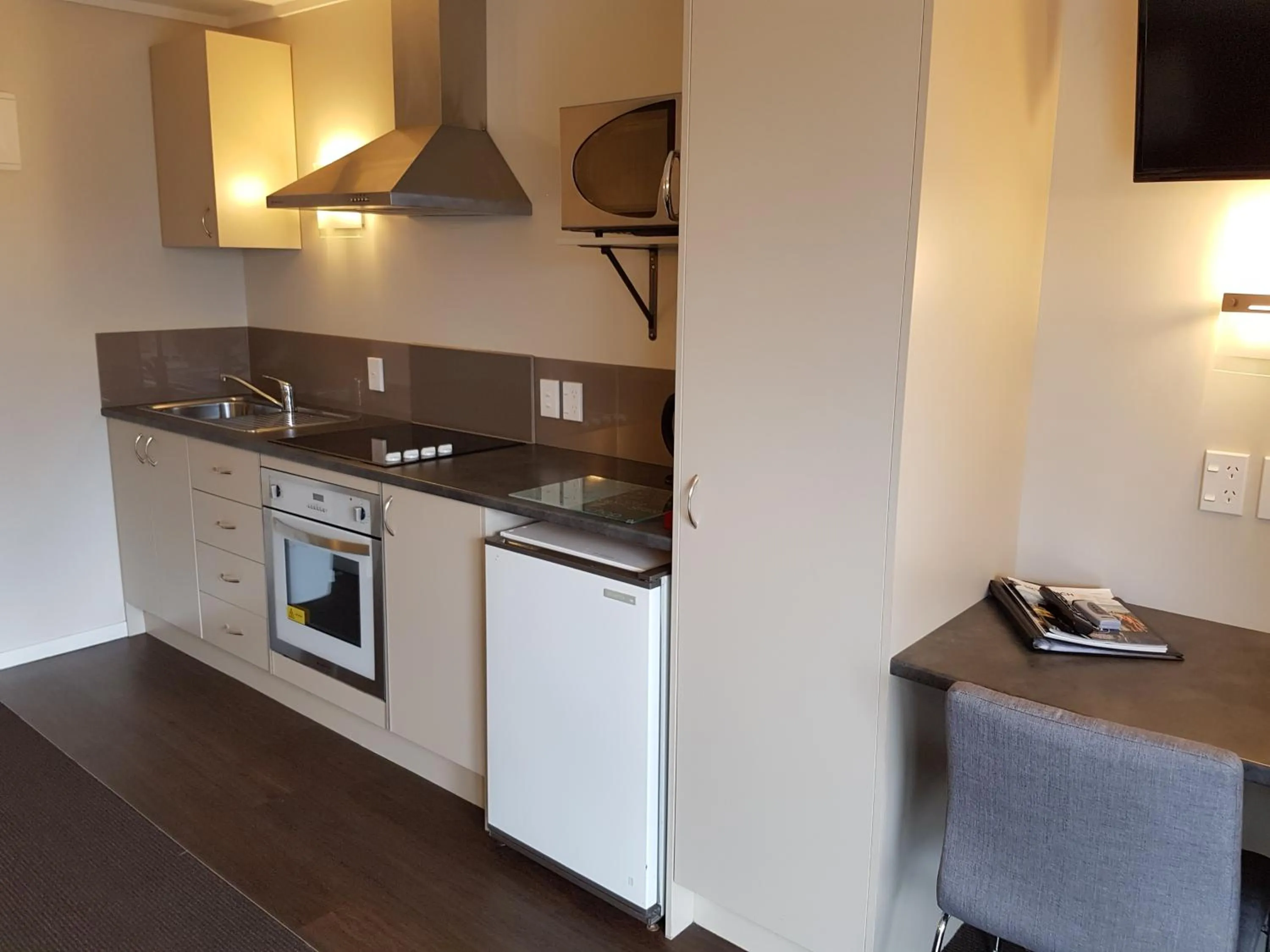 Kitchen or kitchenette in Aspree Motor Inn