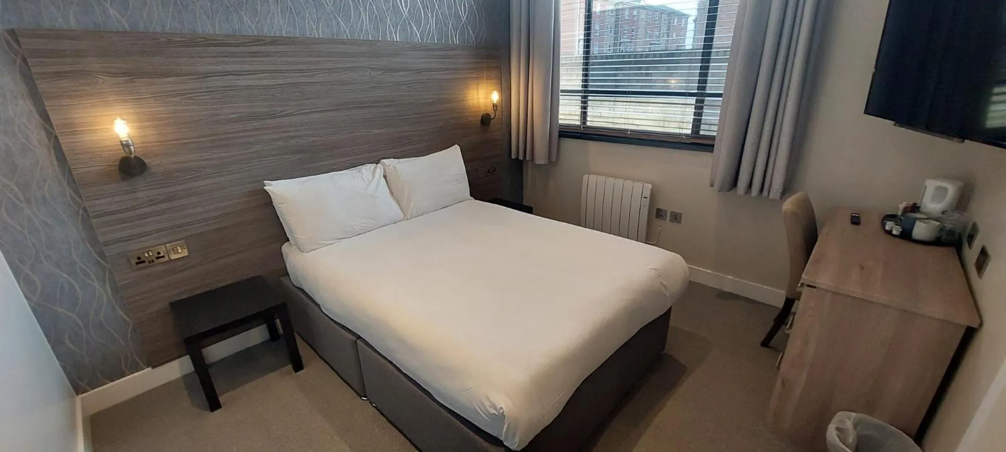 Bedroom, Bed in Hatfield Lodge