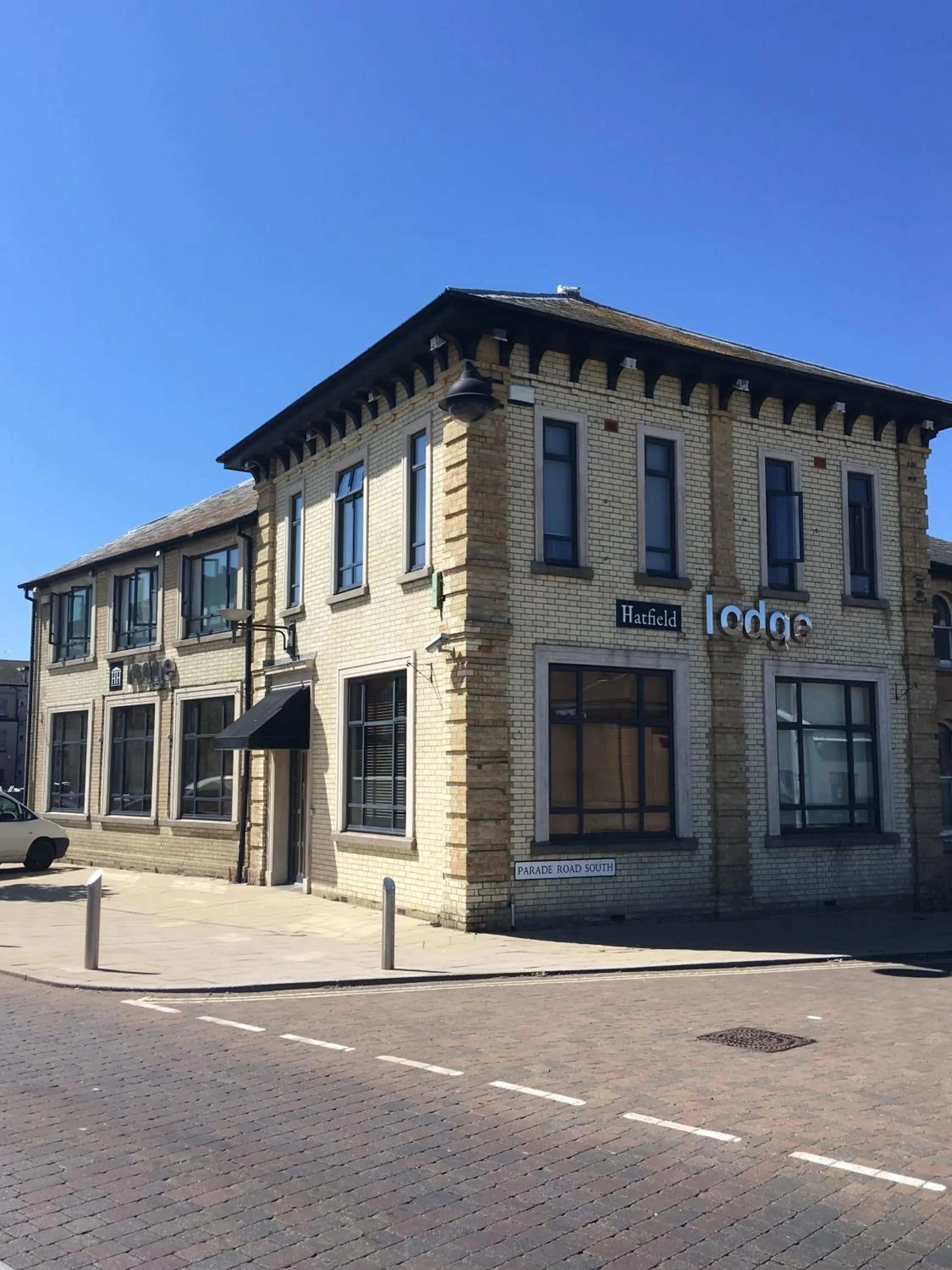 Facade/entrance in Hatfield Lodge