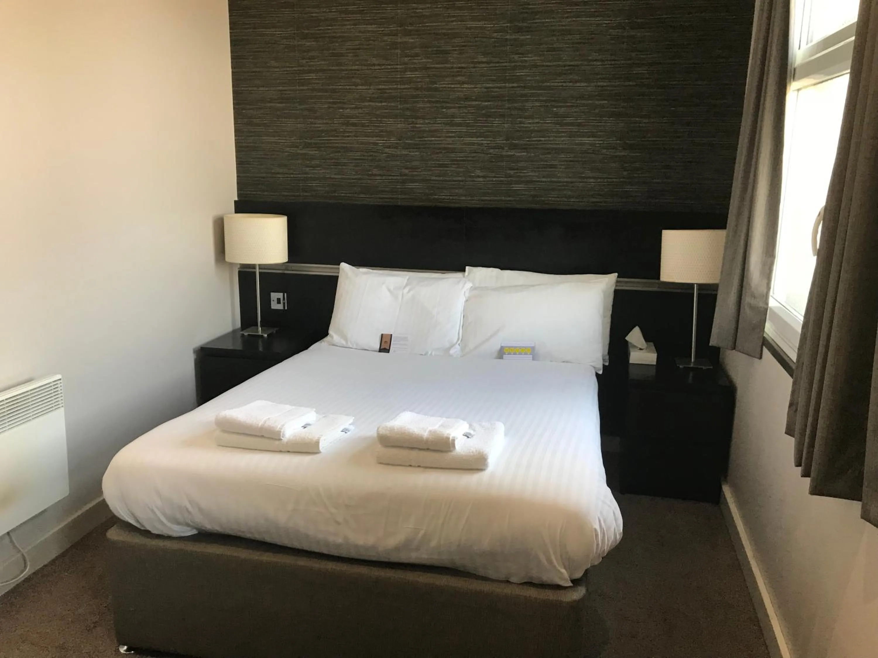 Bedroom, Bed in Hatfield Lodge