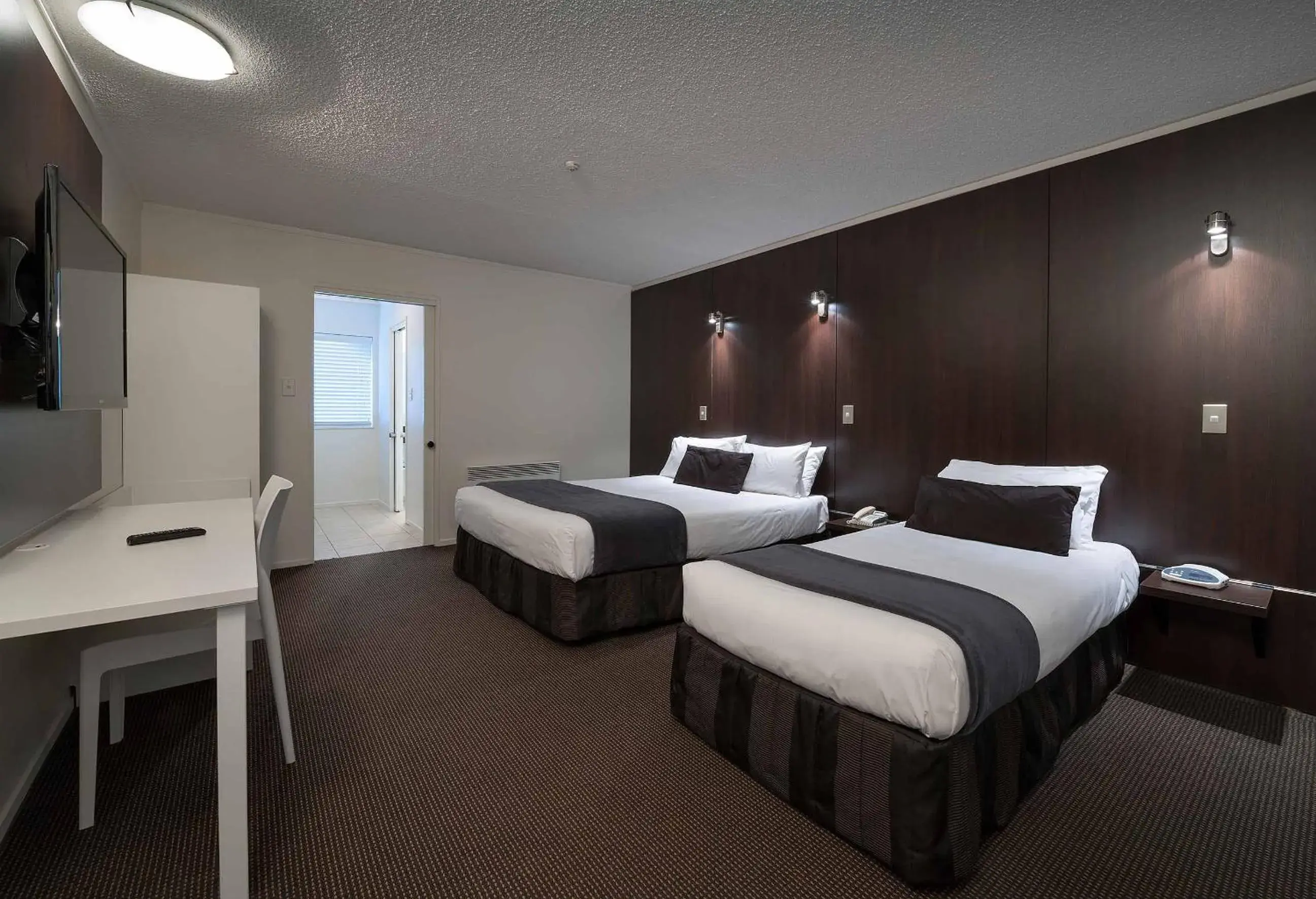 Twin Studio with Kitchenette in The Towers on the Park Twin Studio with Kitchenette in The Towers on the Park