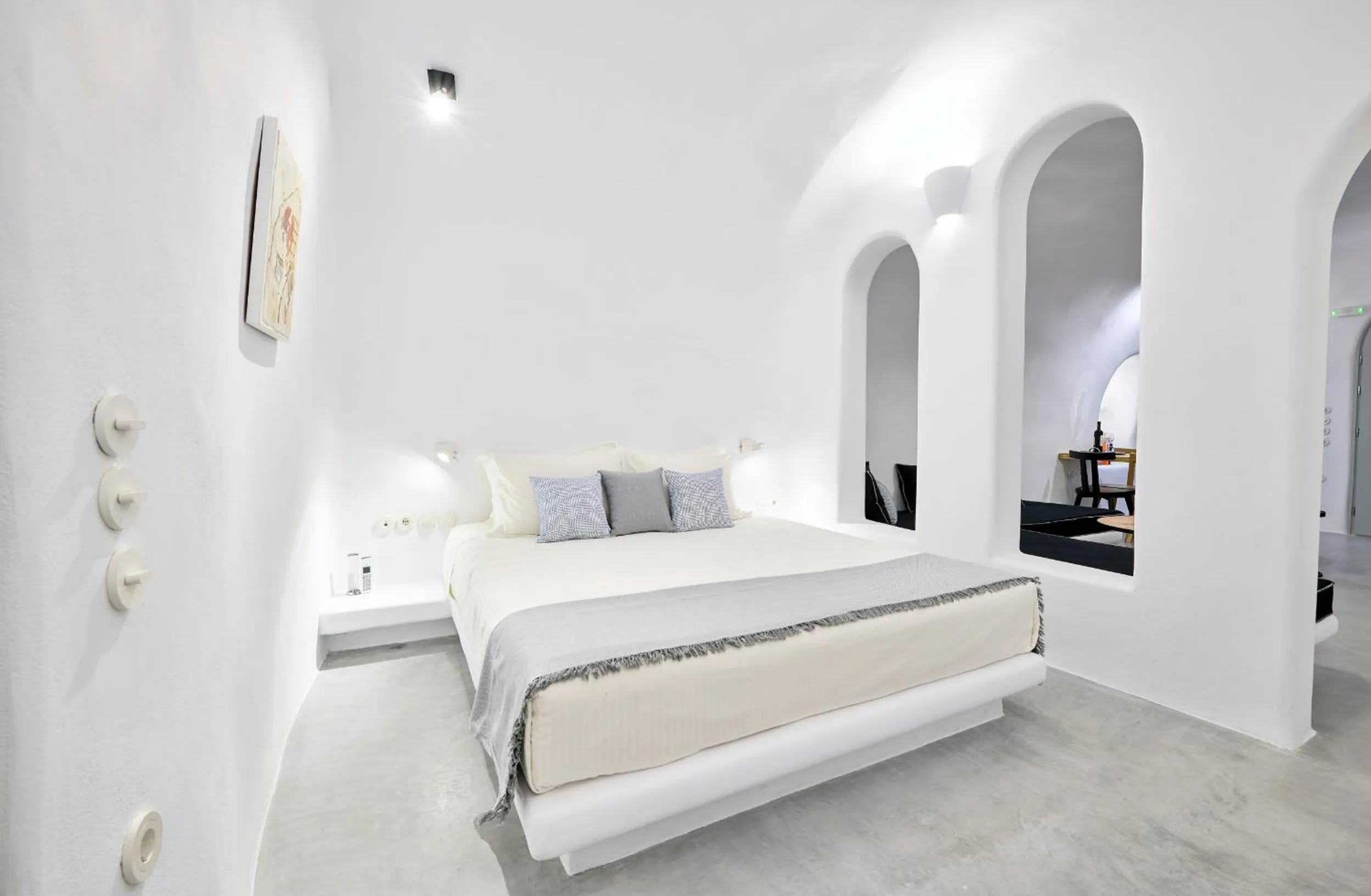 Bed in Cave Suite Oia