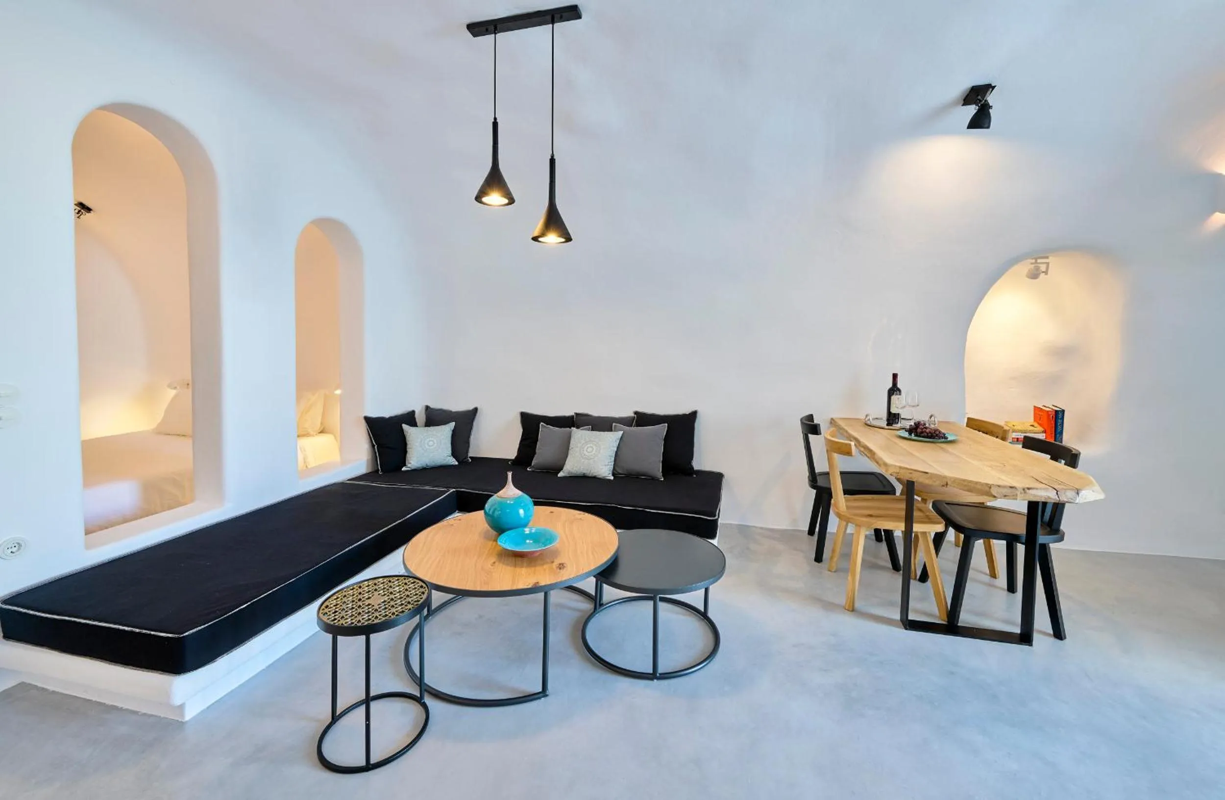 Dining area in Cave Suite Oia