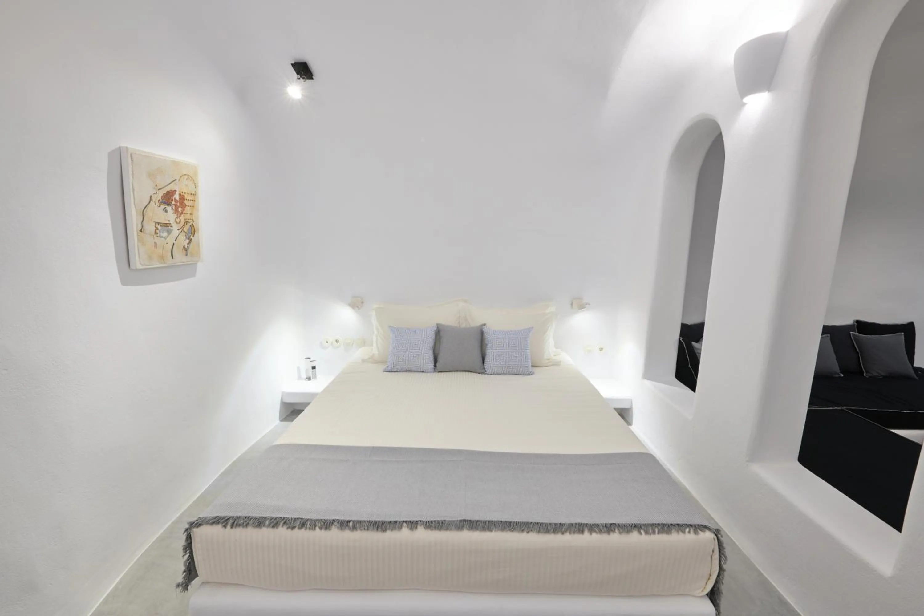 Summer, Bed in Cave Suite Oia
