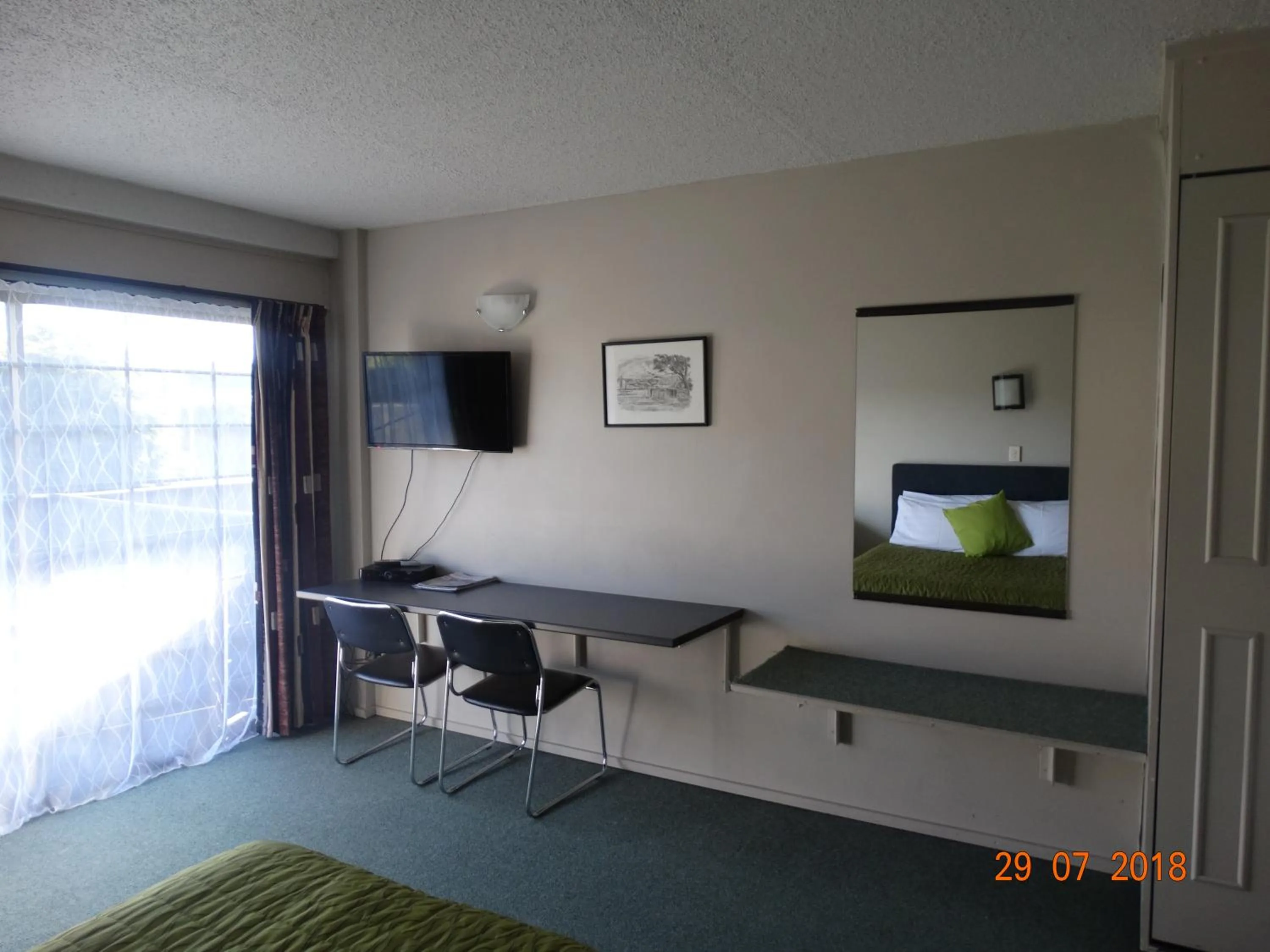 TV and multimedia, Bed in Ambassador Motel