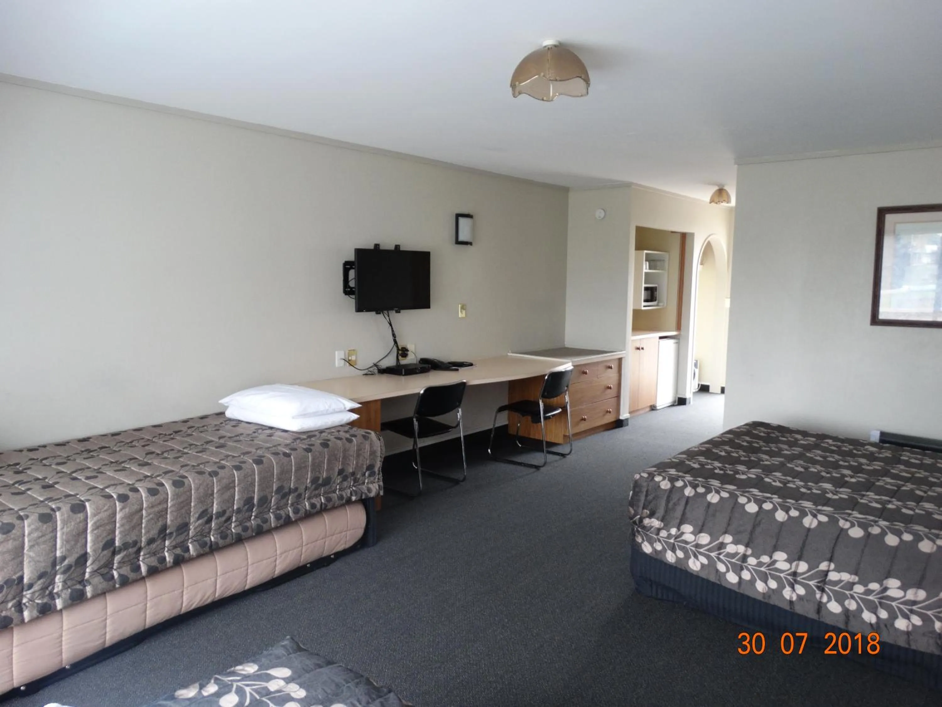 TV and multimedia, Bed in Ambassador Motel