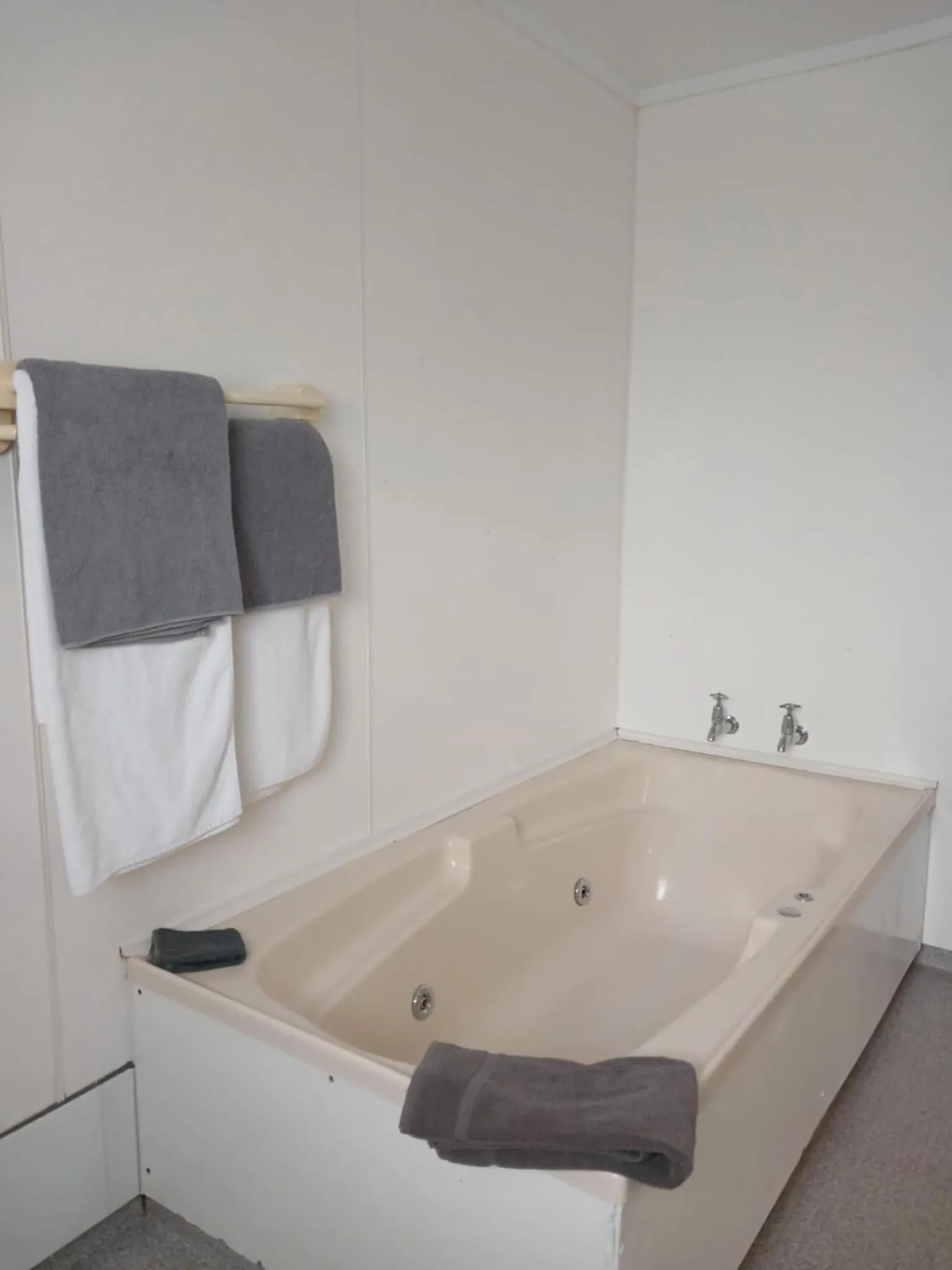 Bath in Ambassador Motel