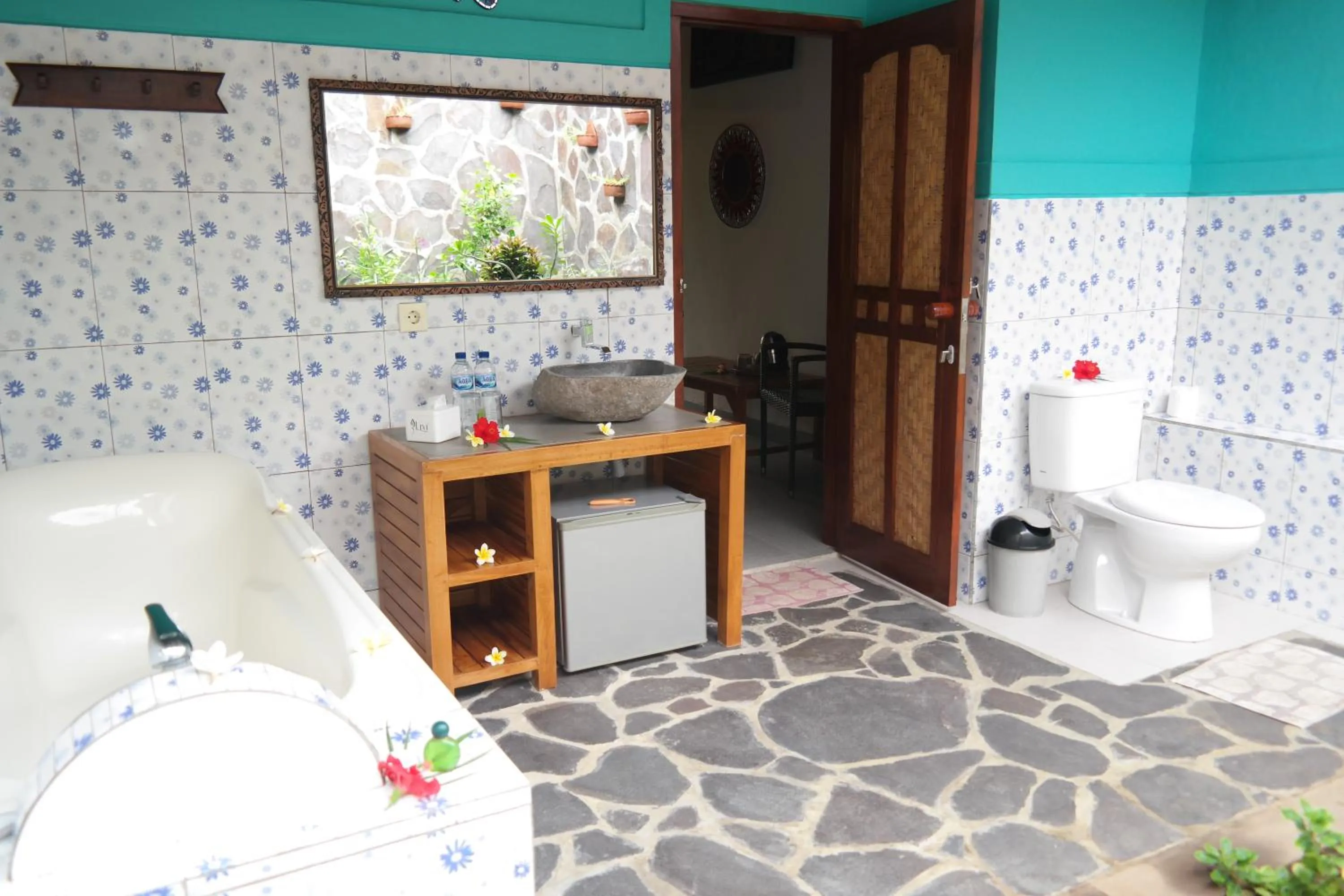 Toilet in 1000 Dream Bungalow