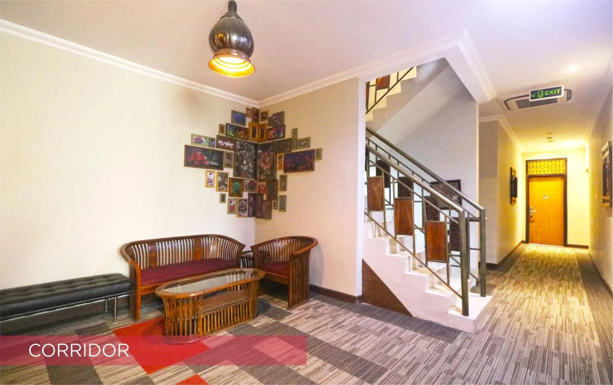 Seating area in Ramada Suites By Wyndham Solo