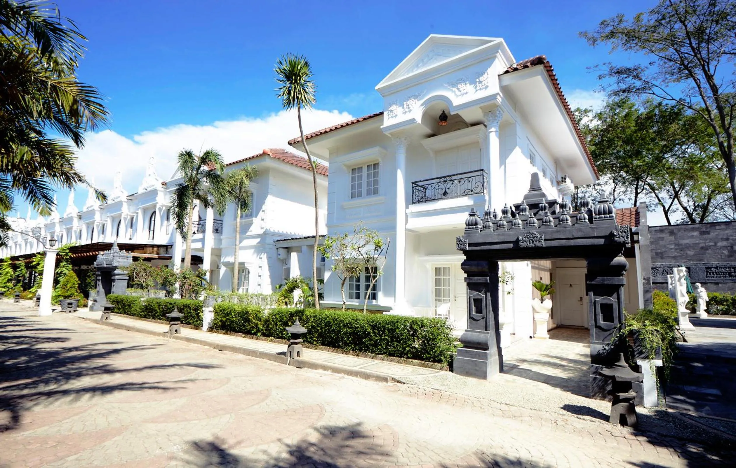 Ramada Suites By Wyndham Solo