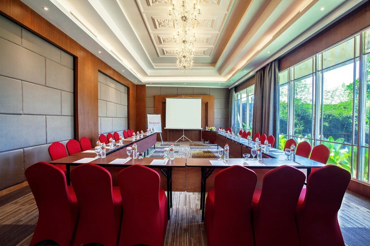 Meeting/conference room in Ramada Suites By Wyndham Solo