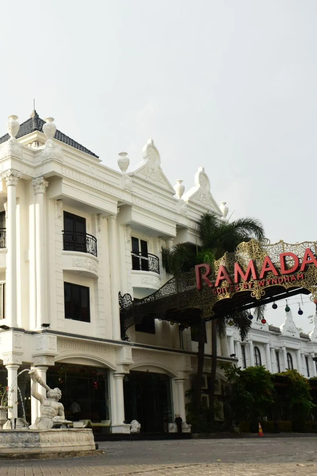 Day in Ramada Suites By Wyndham Solo