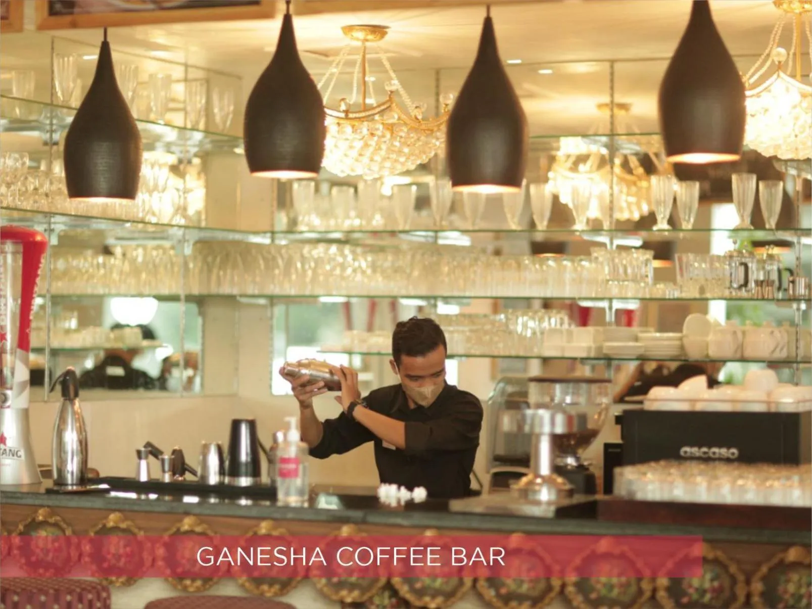 Lounge or bar in Ramada Suites By Wyndham Solo