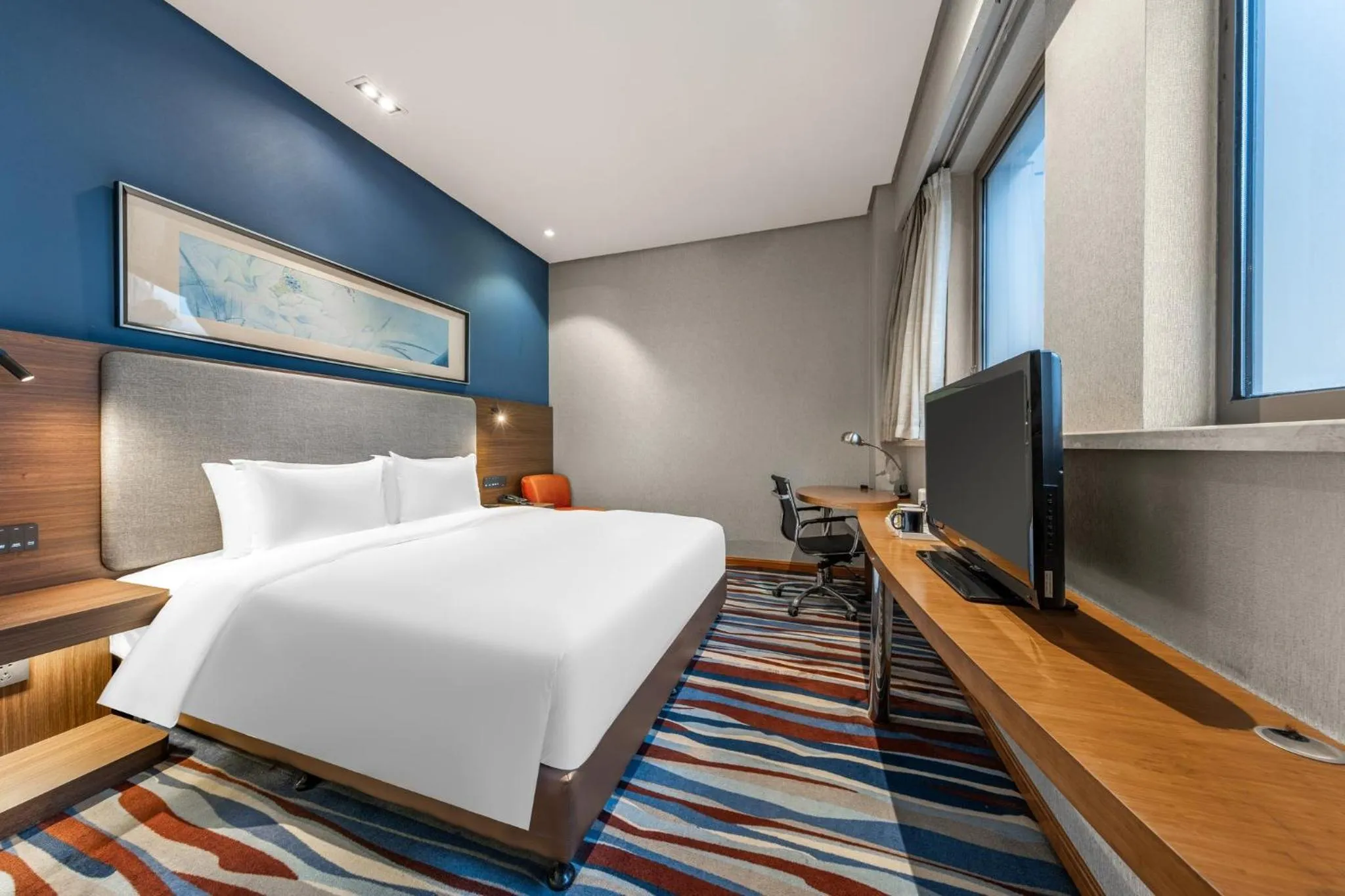 Photo of the whole room, Bed in Holiday Inn Express Chongqing Guanyinqiao by IHG