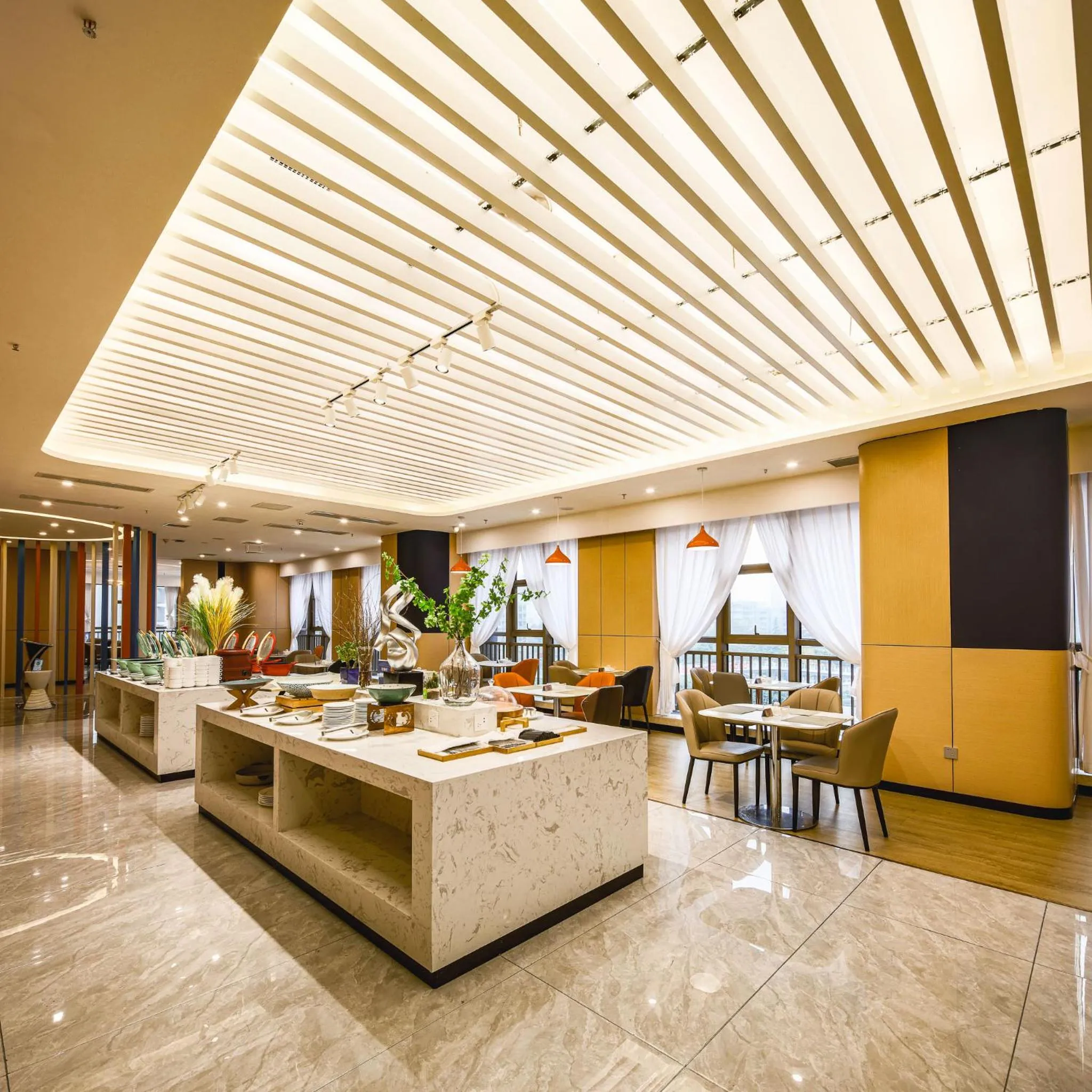 Restaurant/places to eat in Holiday Inn Express Chongqing Guanyinqiao by IHG