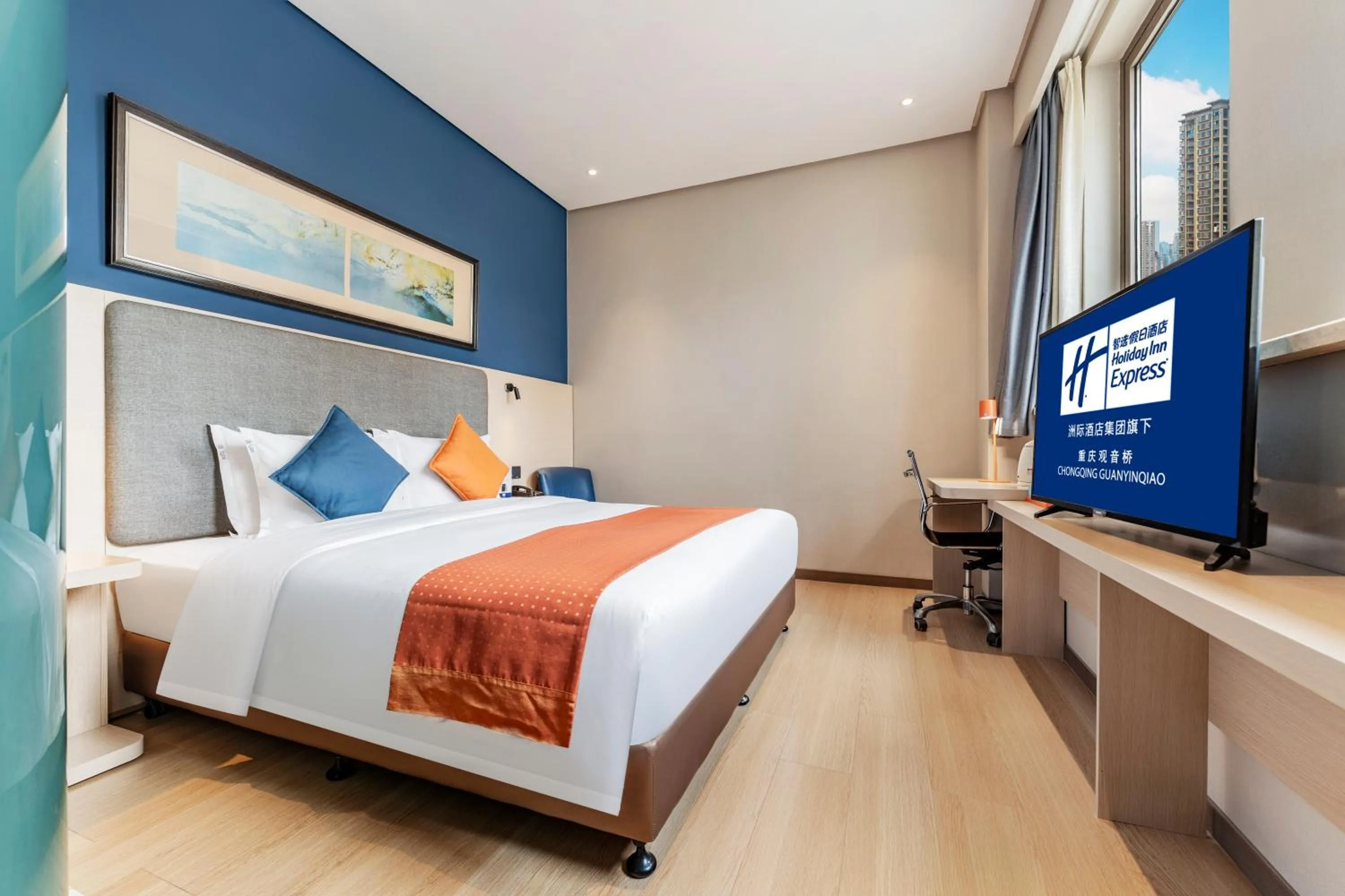 Bed in Holiday Inn Express Chongqing Guanyinqiao by IHG