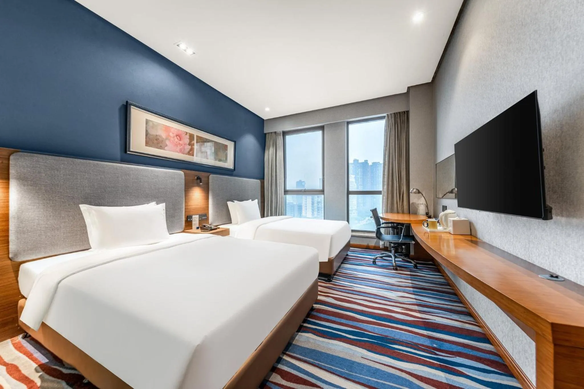 Photo of the whole room, Bed in Holiday Inn Express Chongqing Guanyinqiao by IHG