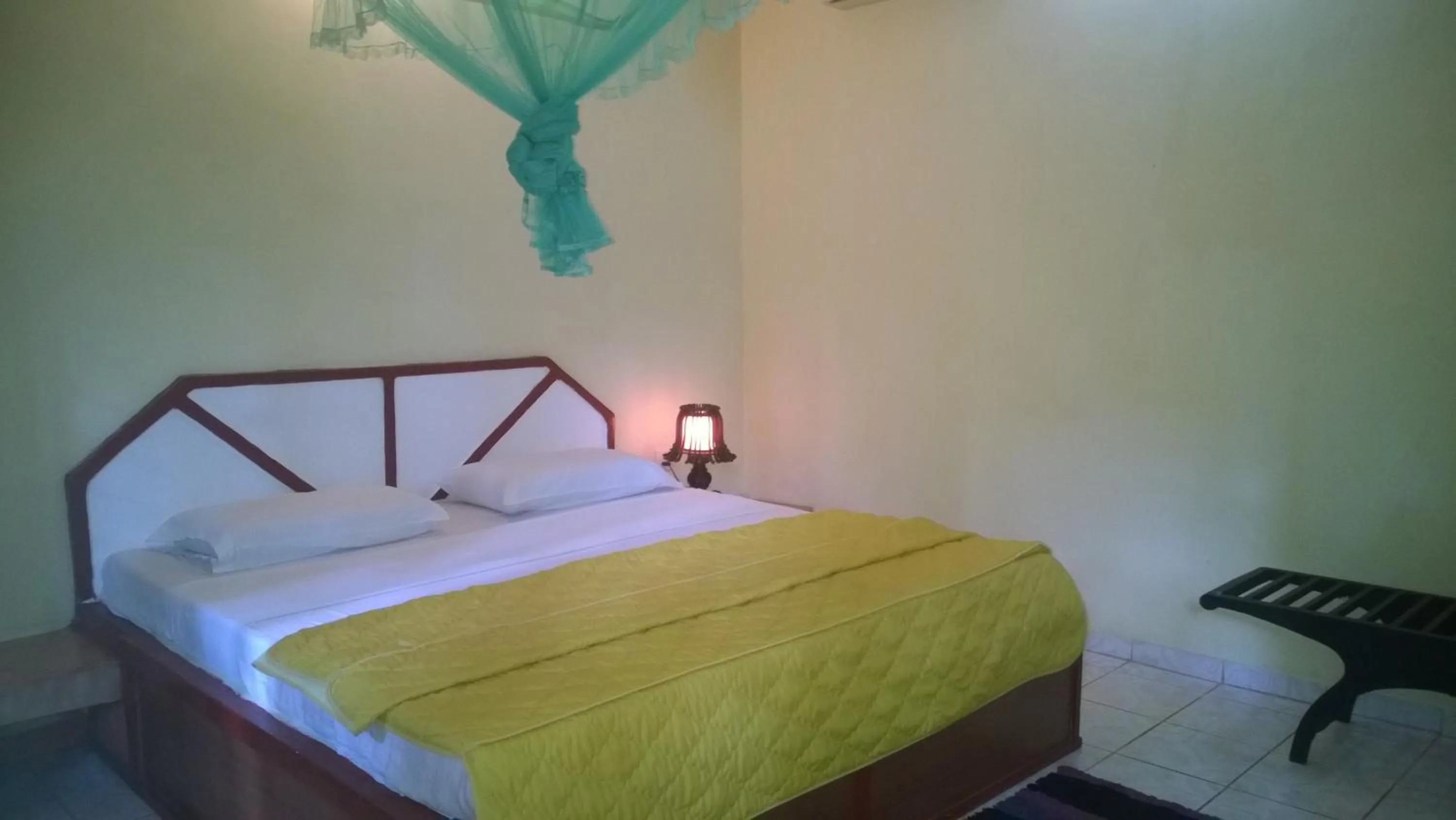 Bed in Sigiri Holiday Inn