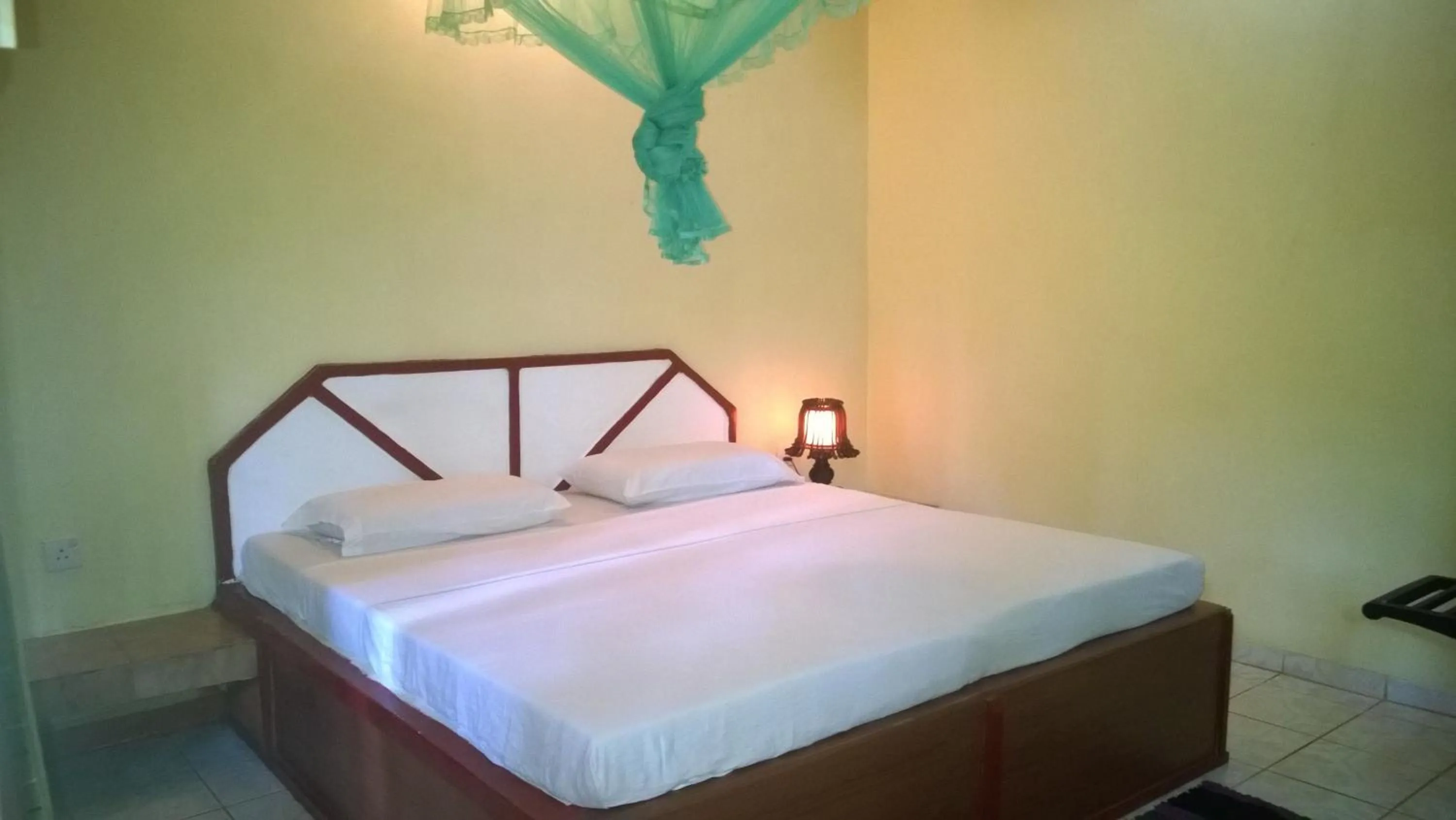 Bed in Sigiri Holiday Inn