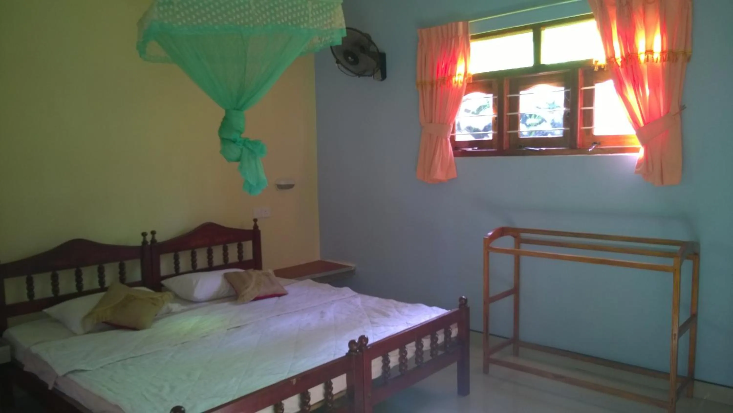 Bed in Sigiri Holiday Inn