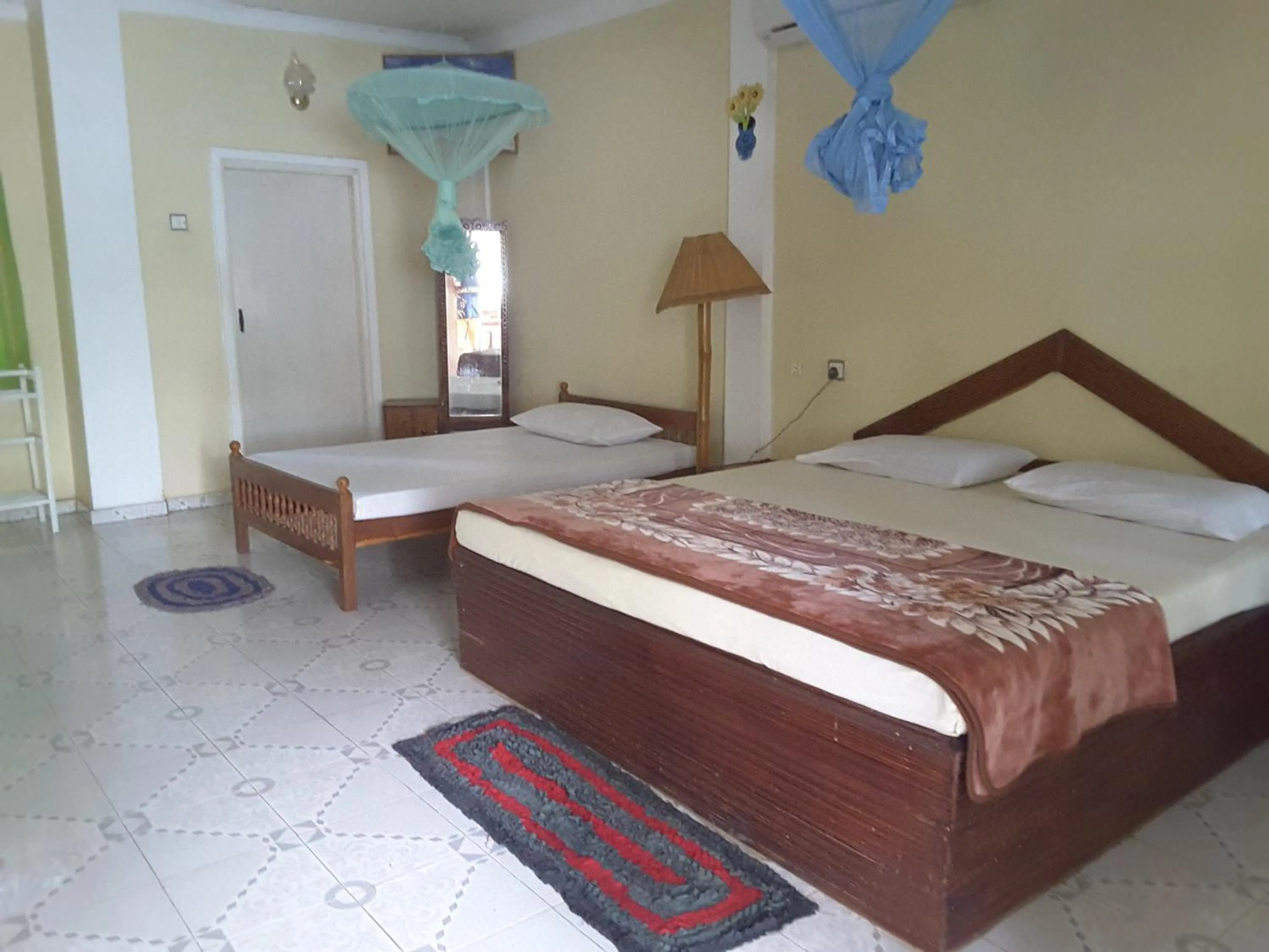 Bed in Sigiri Holiday Inn