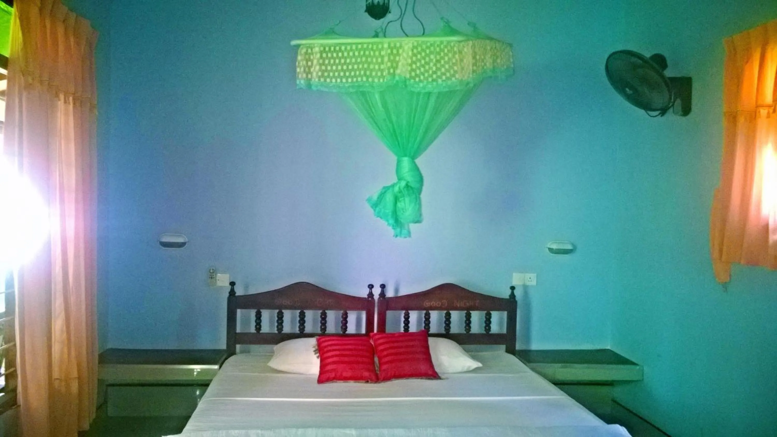 Bed in Sigiri Holiday Inn