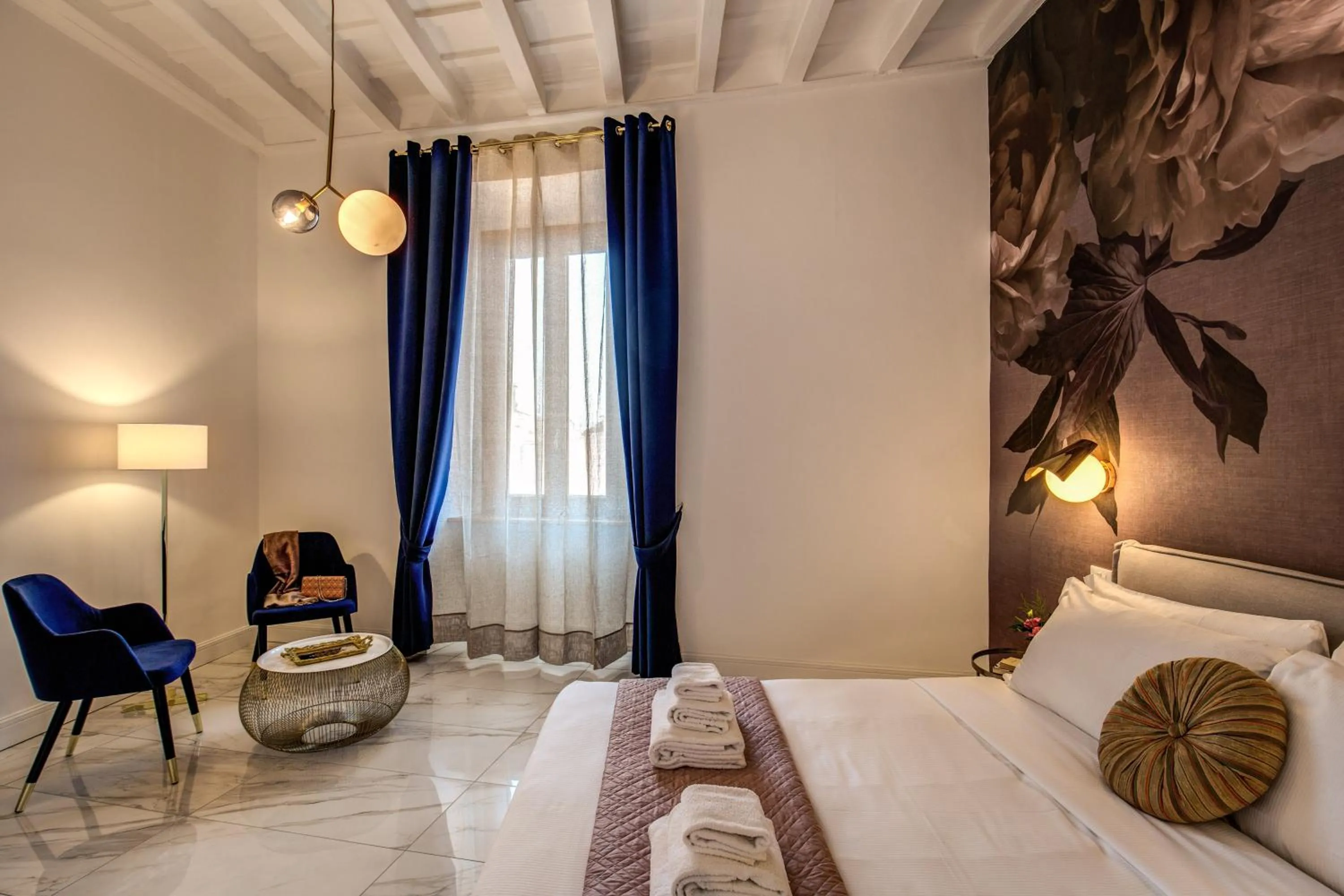 Bedroom, Bed in Little Queen Pantheon