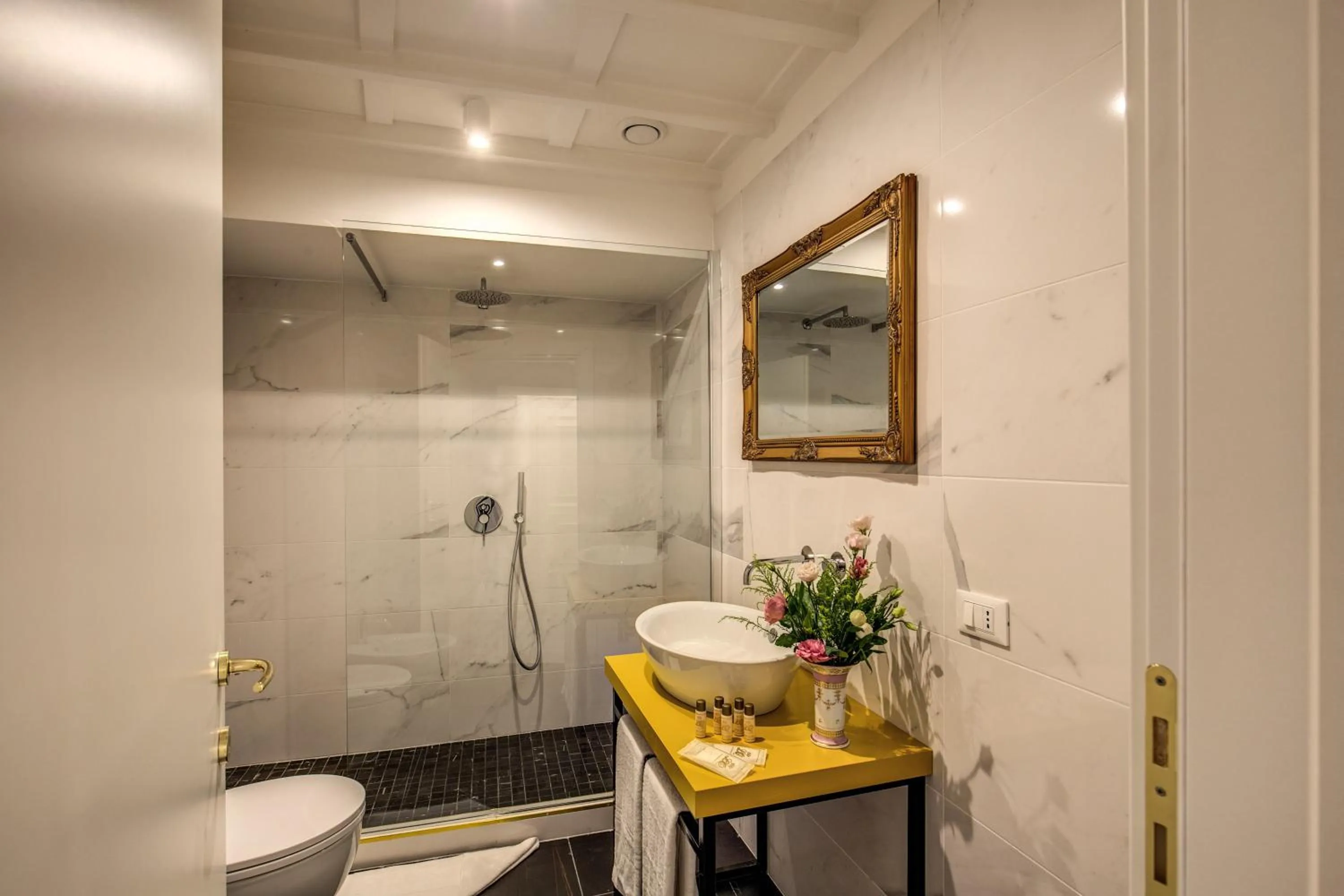 Bathroom in Little Queen Pantheon