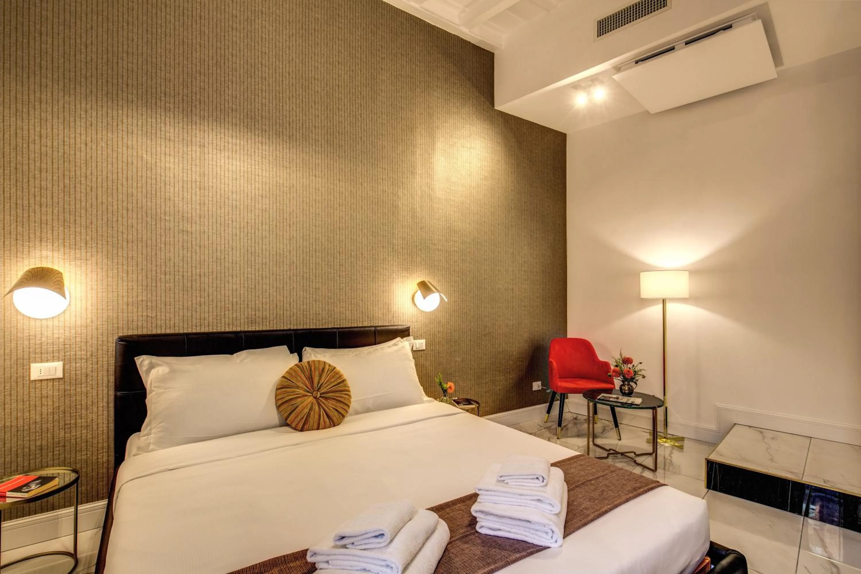 Bedroom, Bed in Little Queen Pantheon