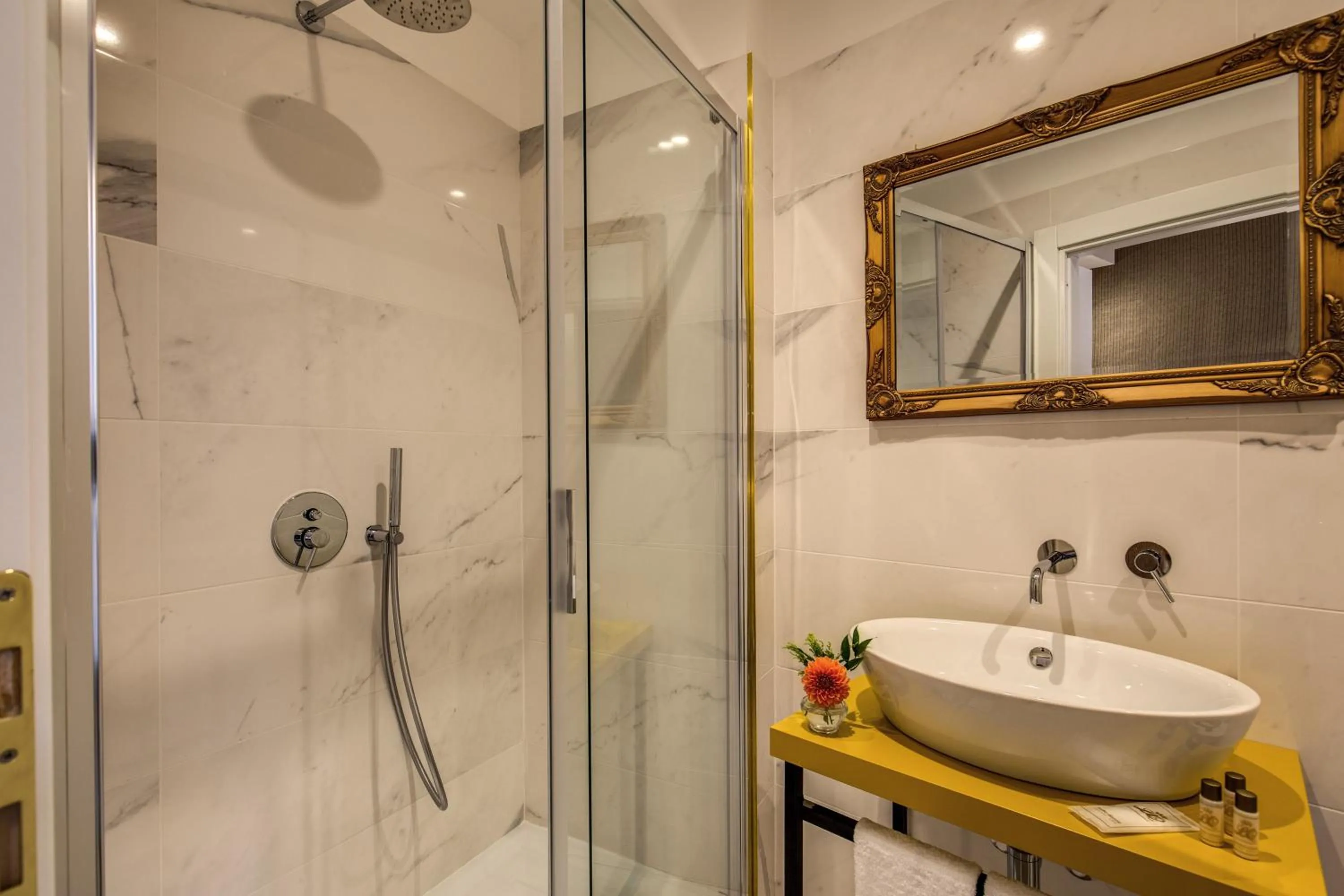 Shower in Little Queen Pantheon