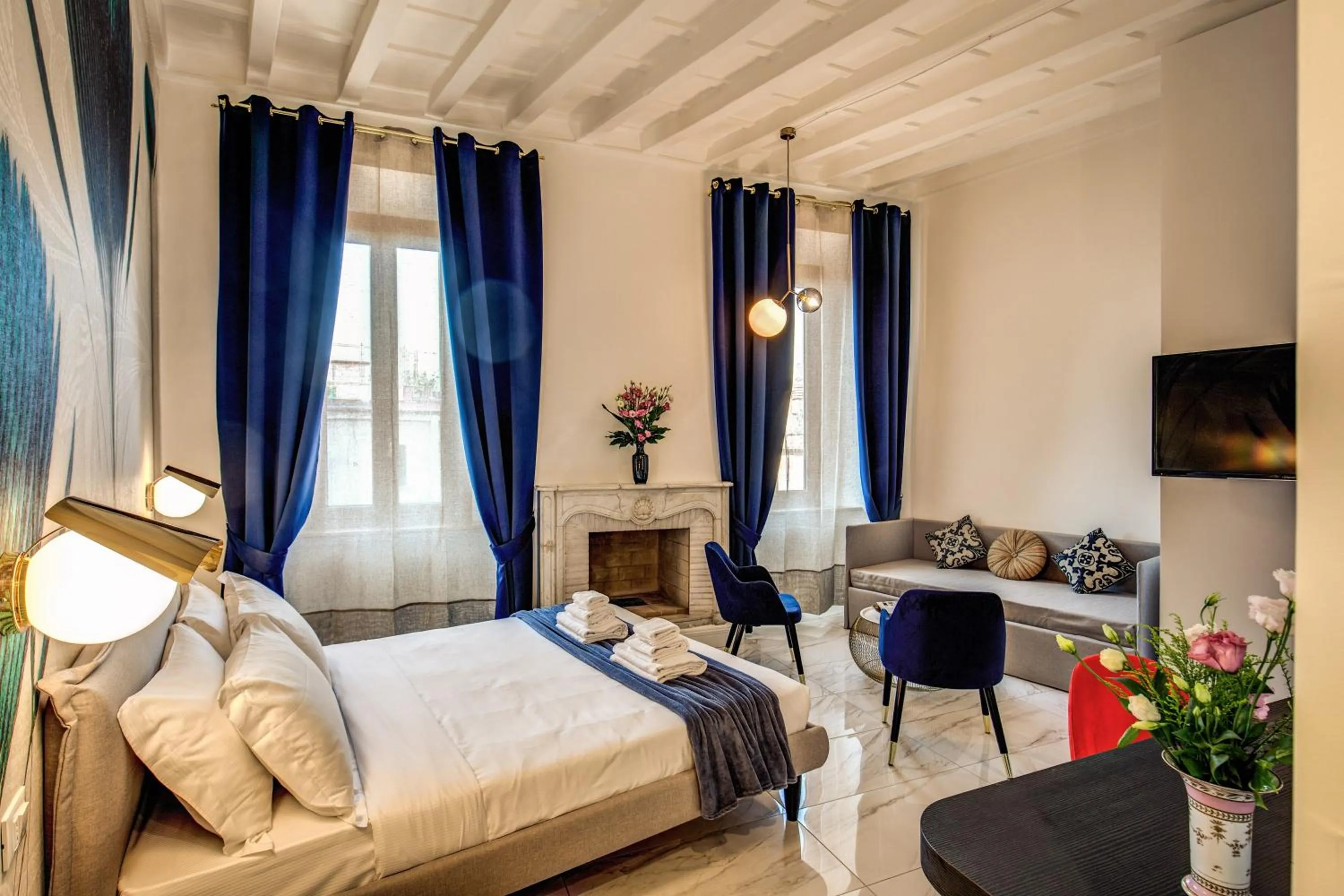 Bedroom, Bed in Little Queen Pantheon