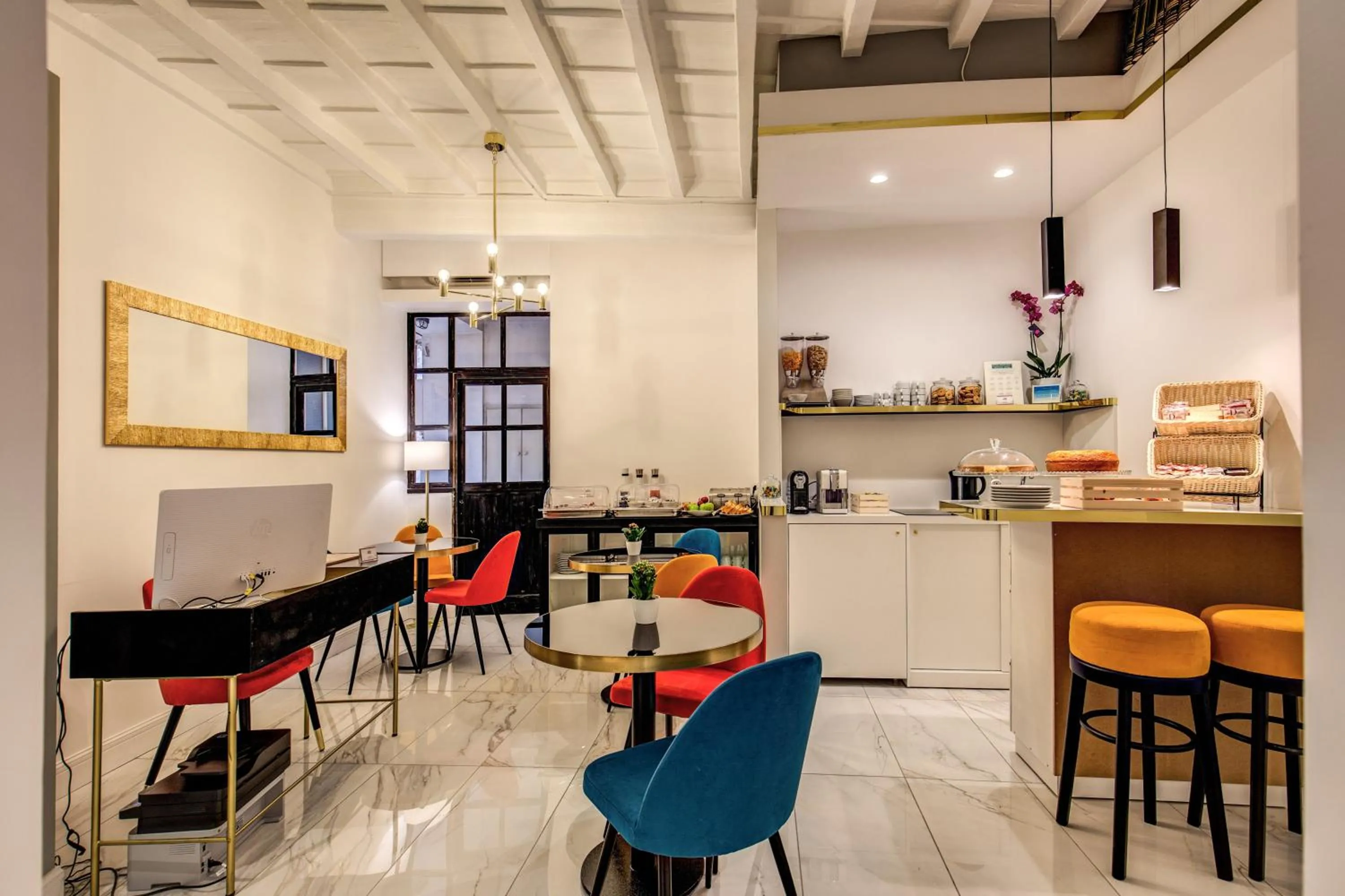 Lobby or reception in Little Queen Pantheon