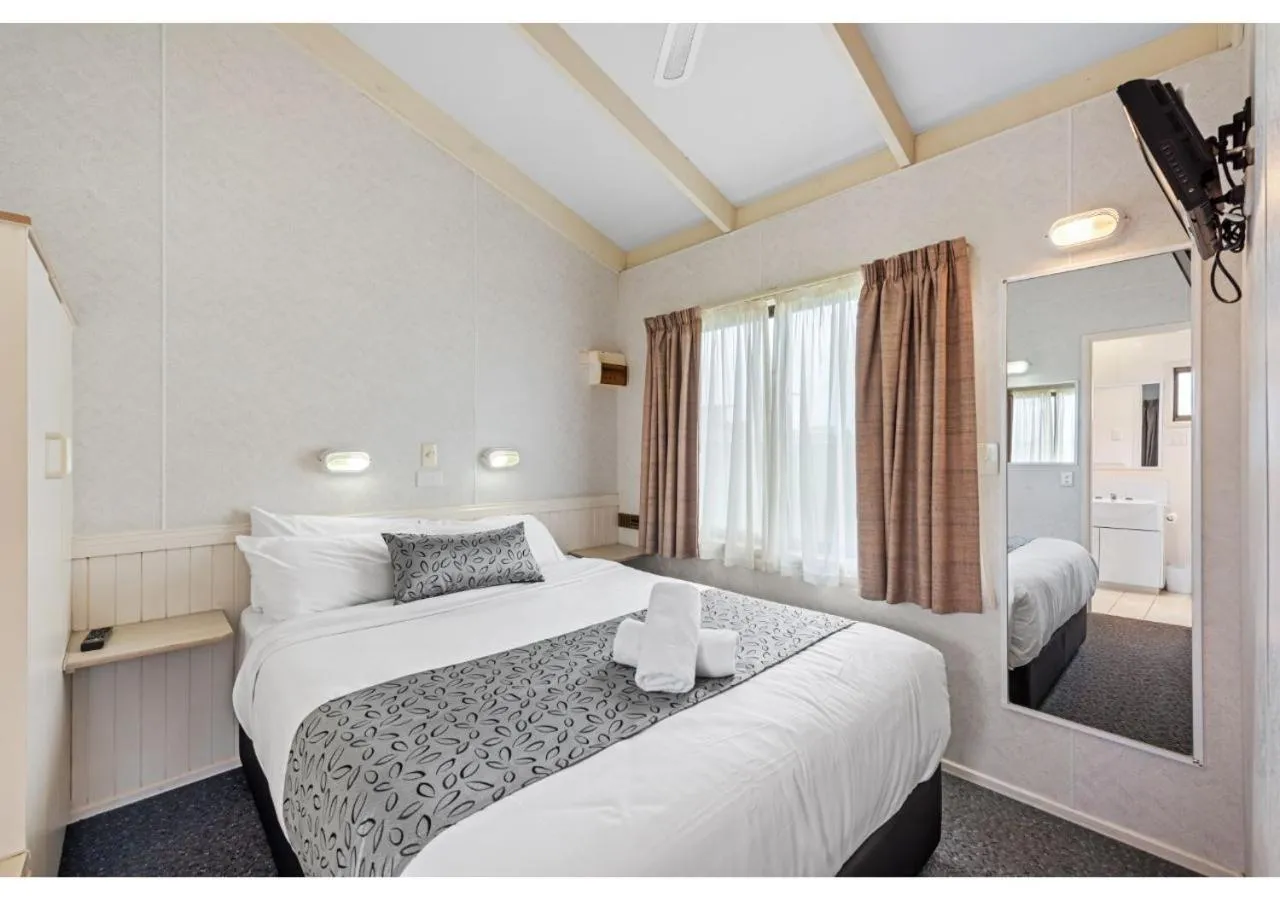 Bedroom, Bed in Discovery Parks - Warrnambool