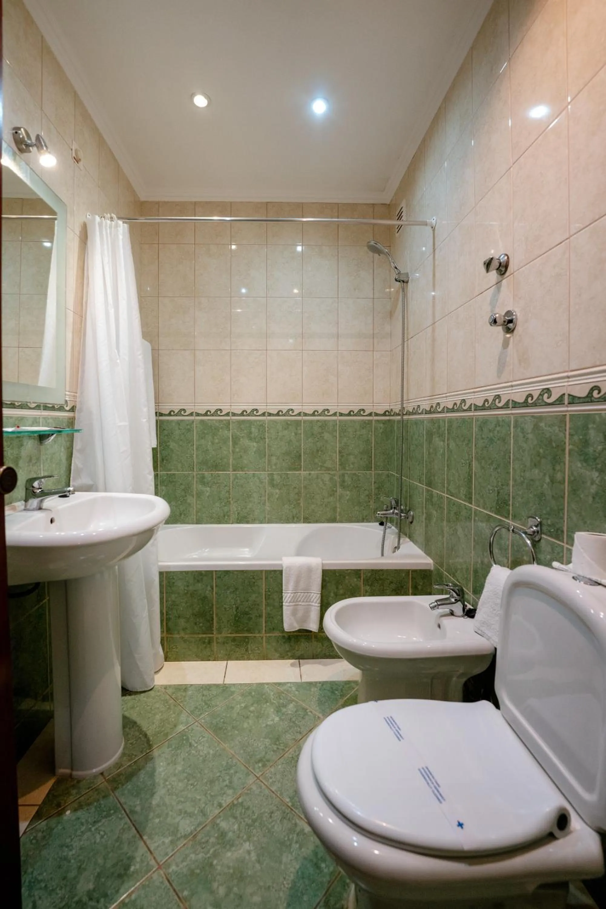 Bathroom in Hotel Avenida Praia