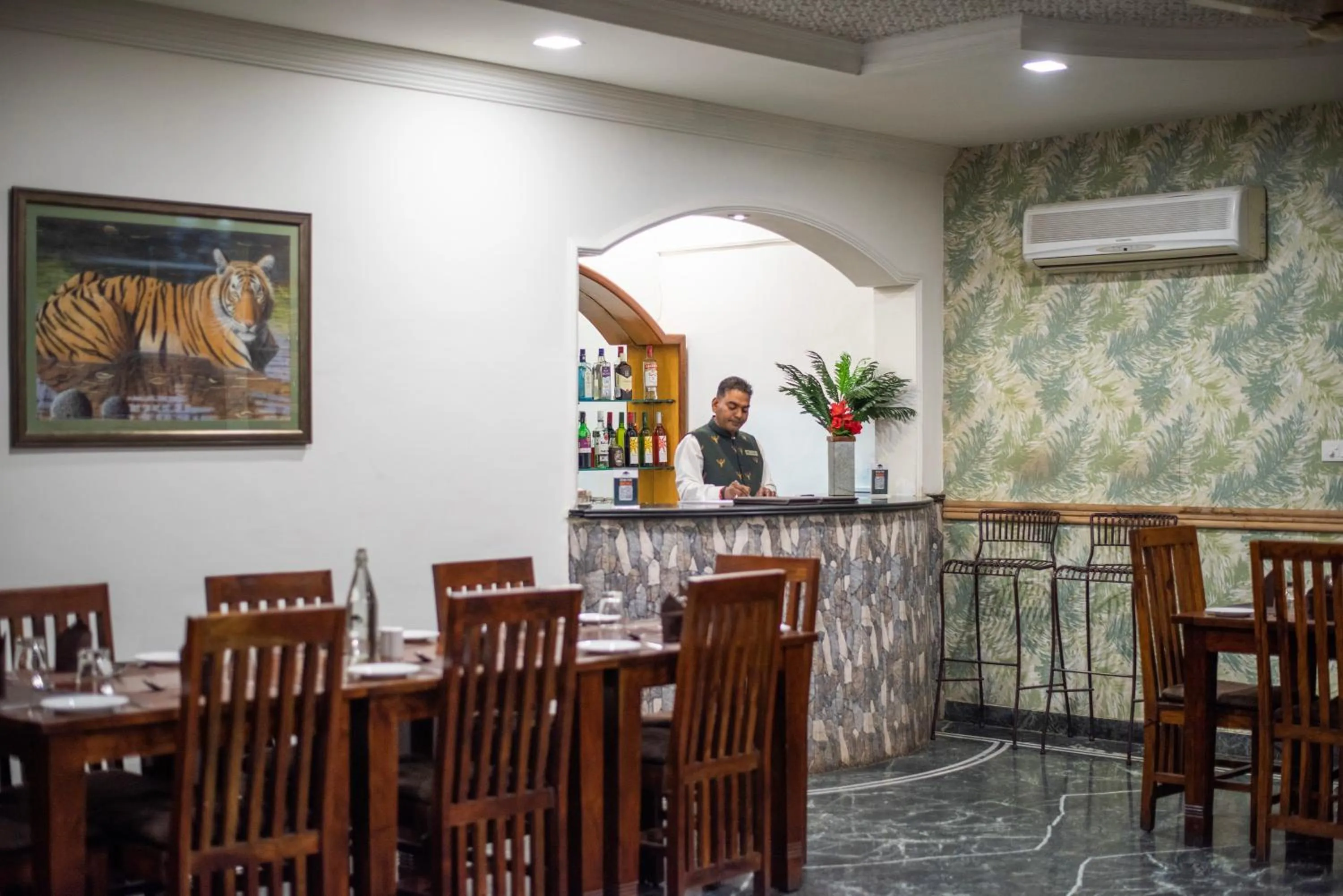 Restaurant/places to eat in Hotel Ranthambore Regency