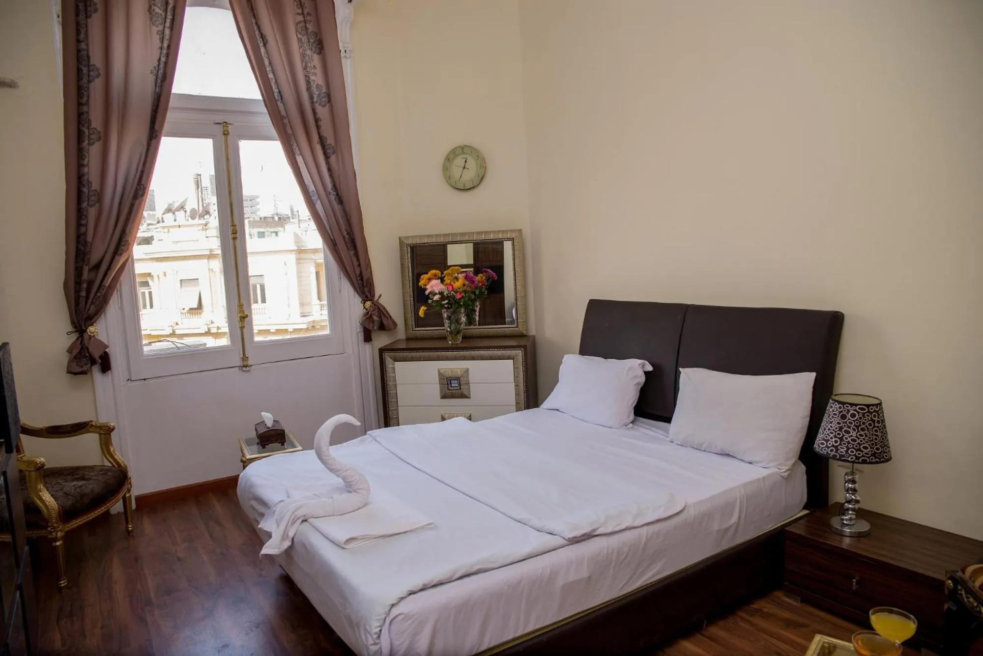 Bed in Hotel Grand Royal Cairo