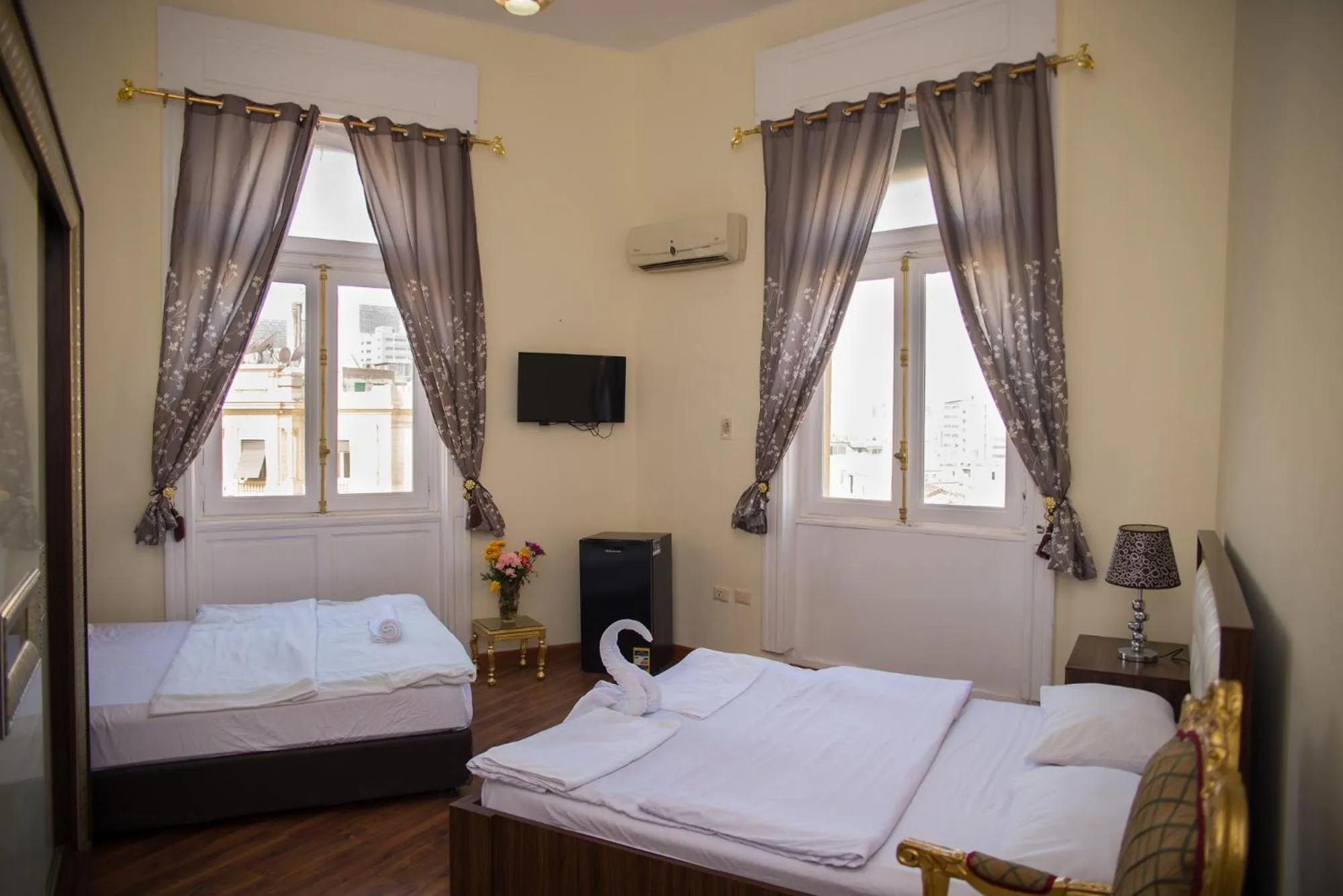 Bed in Hotel Grand Royal Cairo