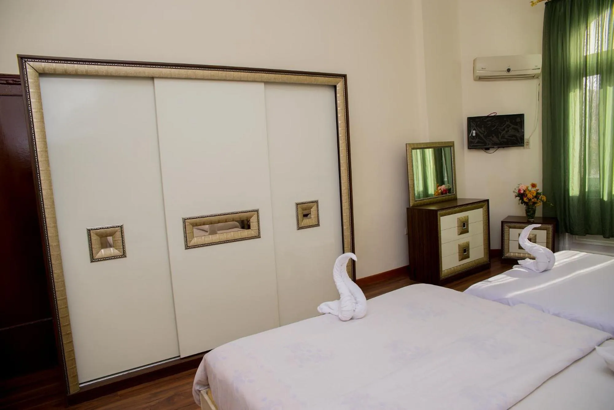 Bed in Hotel Grand Royal Cairo