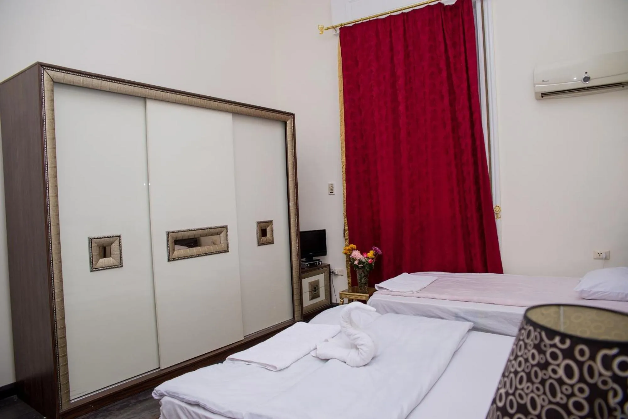 Bed in Hotel Grand Royal Cairo