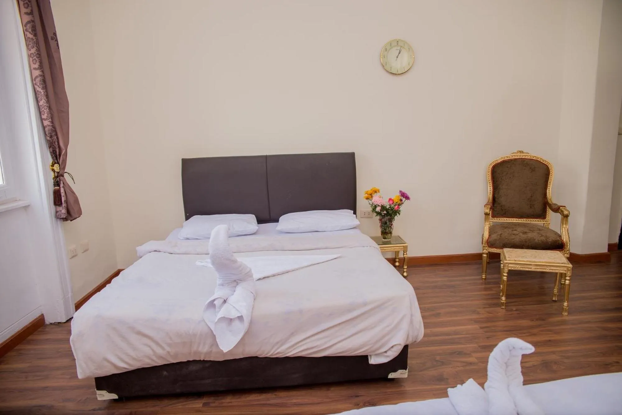 Bed in Hotel Grand Royal Cairo