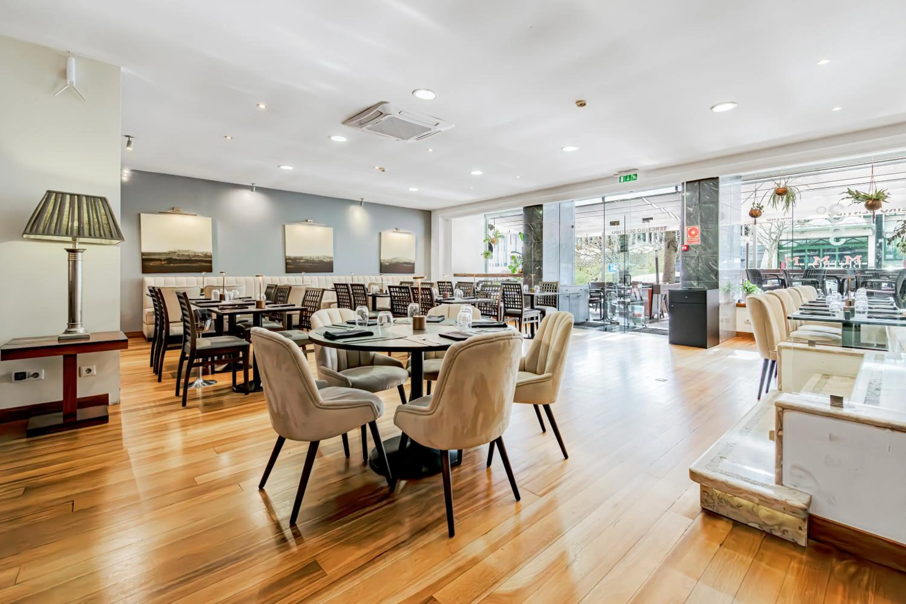 Restaurant/places to eat in Lisboa Central Park Hotel Suites & Studios