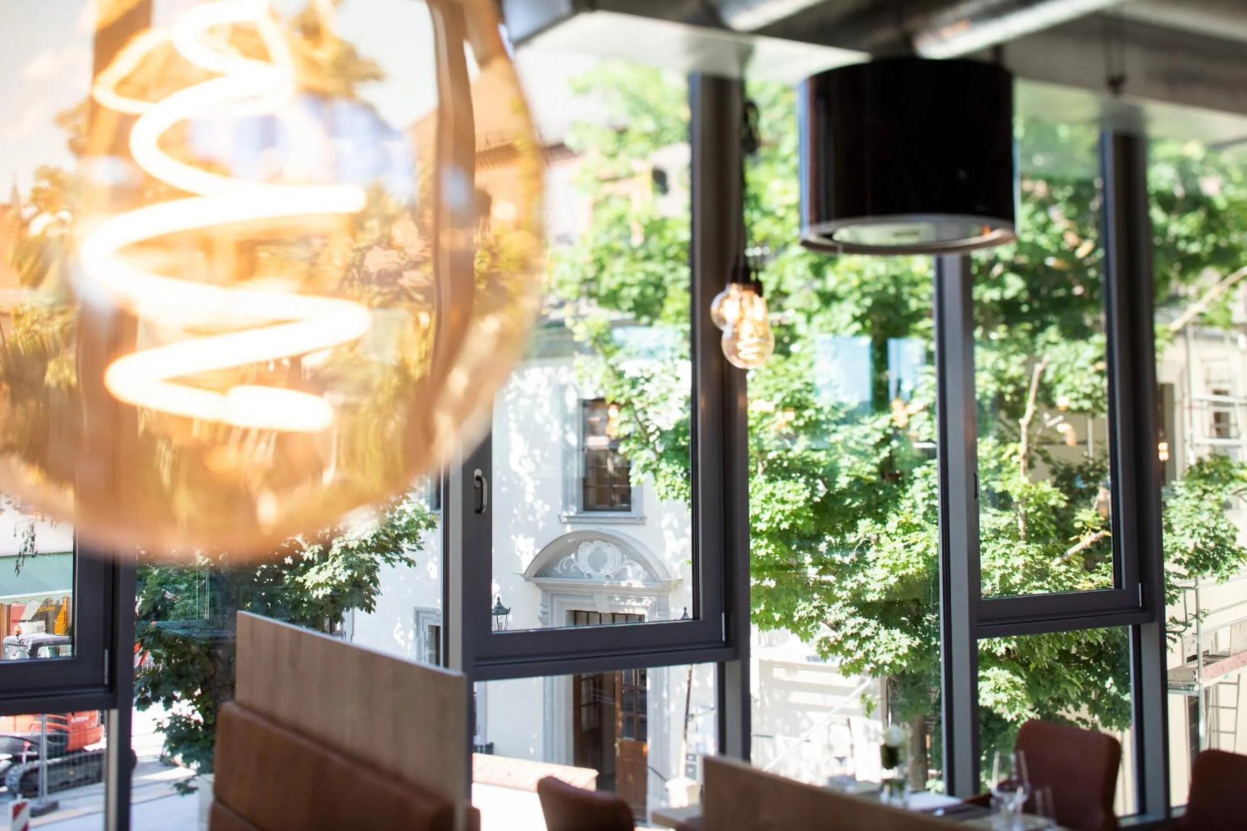 Restaurant/places to eat in Schwan und Post Business Quarters