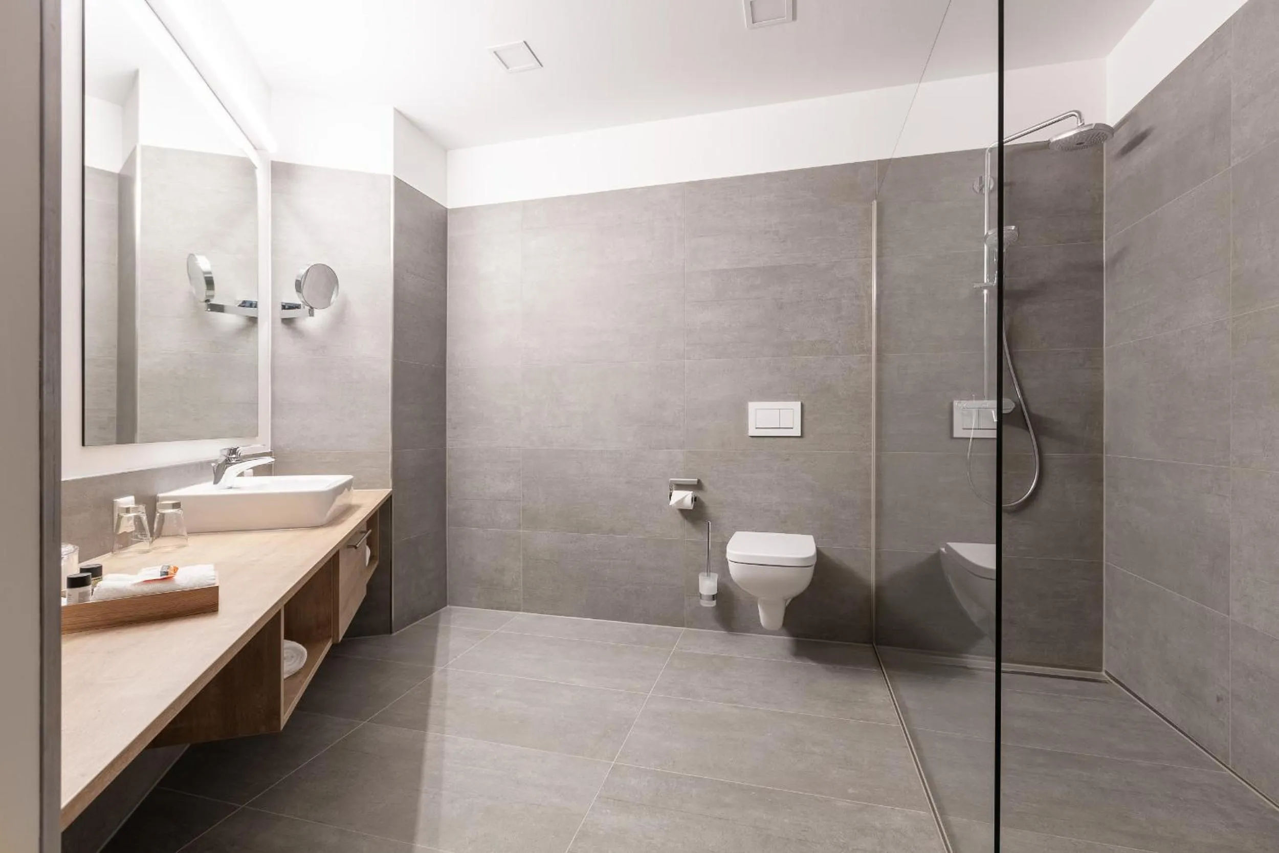 Shower in Schwan und Post Business Quarters