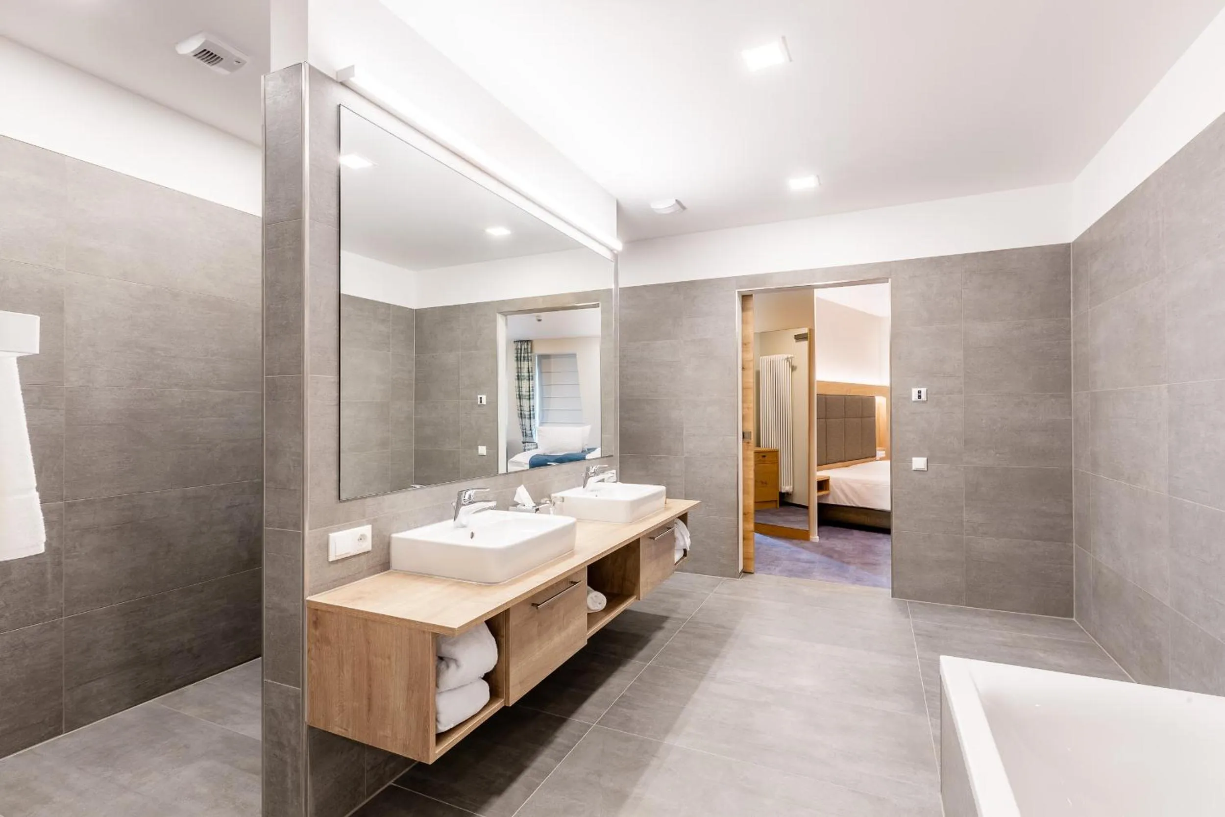 Shower in Schwan und Post Business Quarters