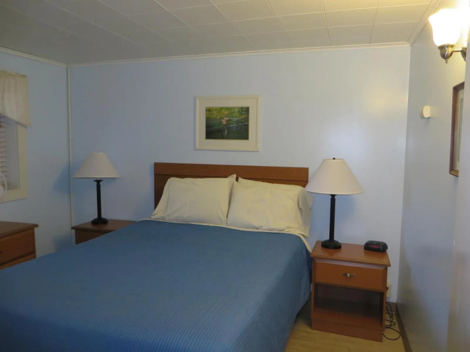 Bed in Elmwood Motor Court