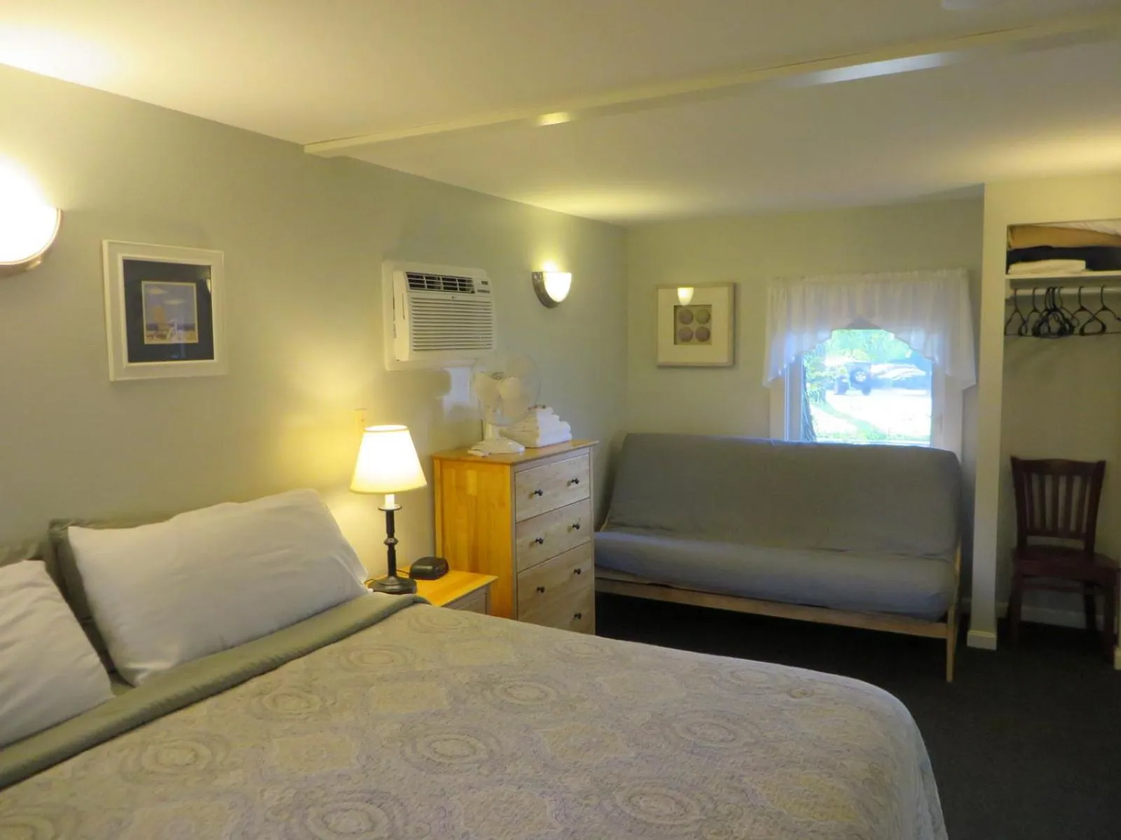 Bed in Elmwood Motor Court